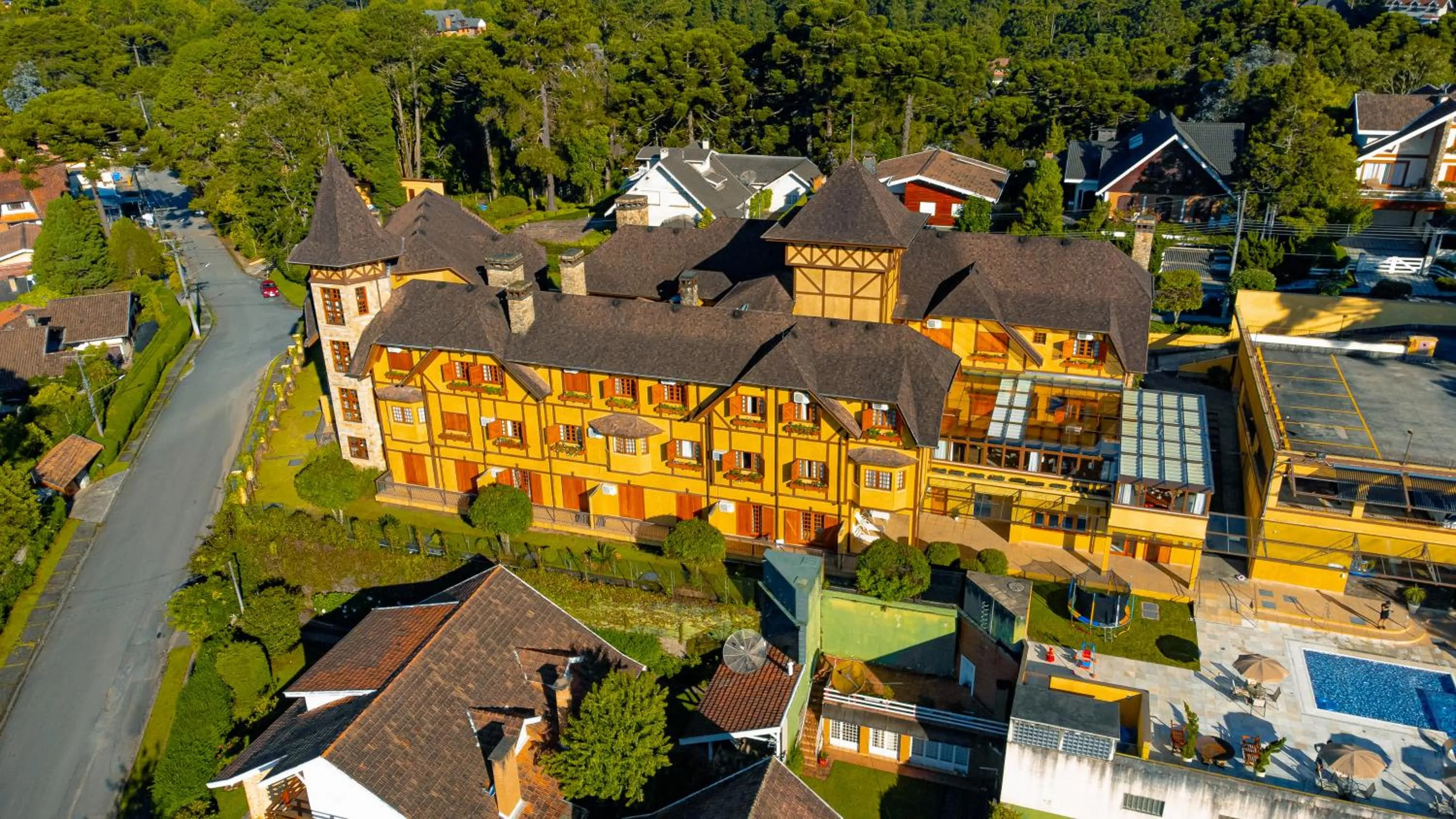 Property building in Hotel Le Renard - Campos do Jordao