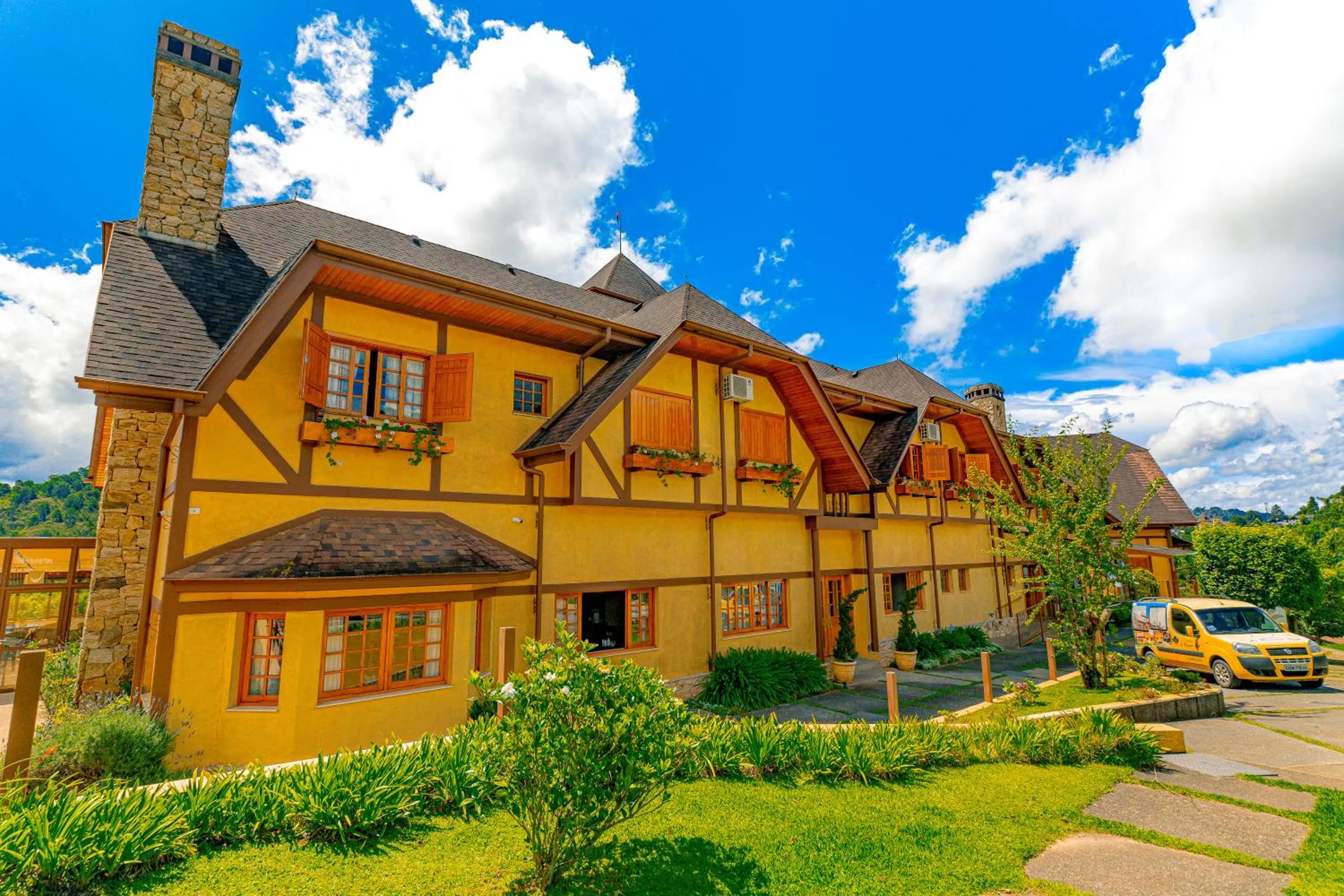 Property building in Hotel Le Renard - Campos do Jordao