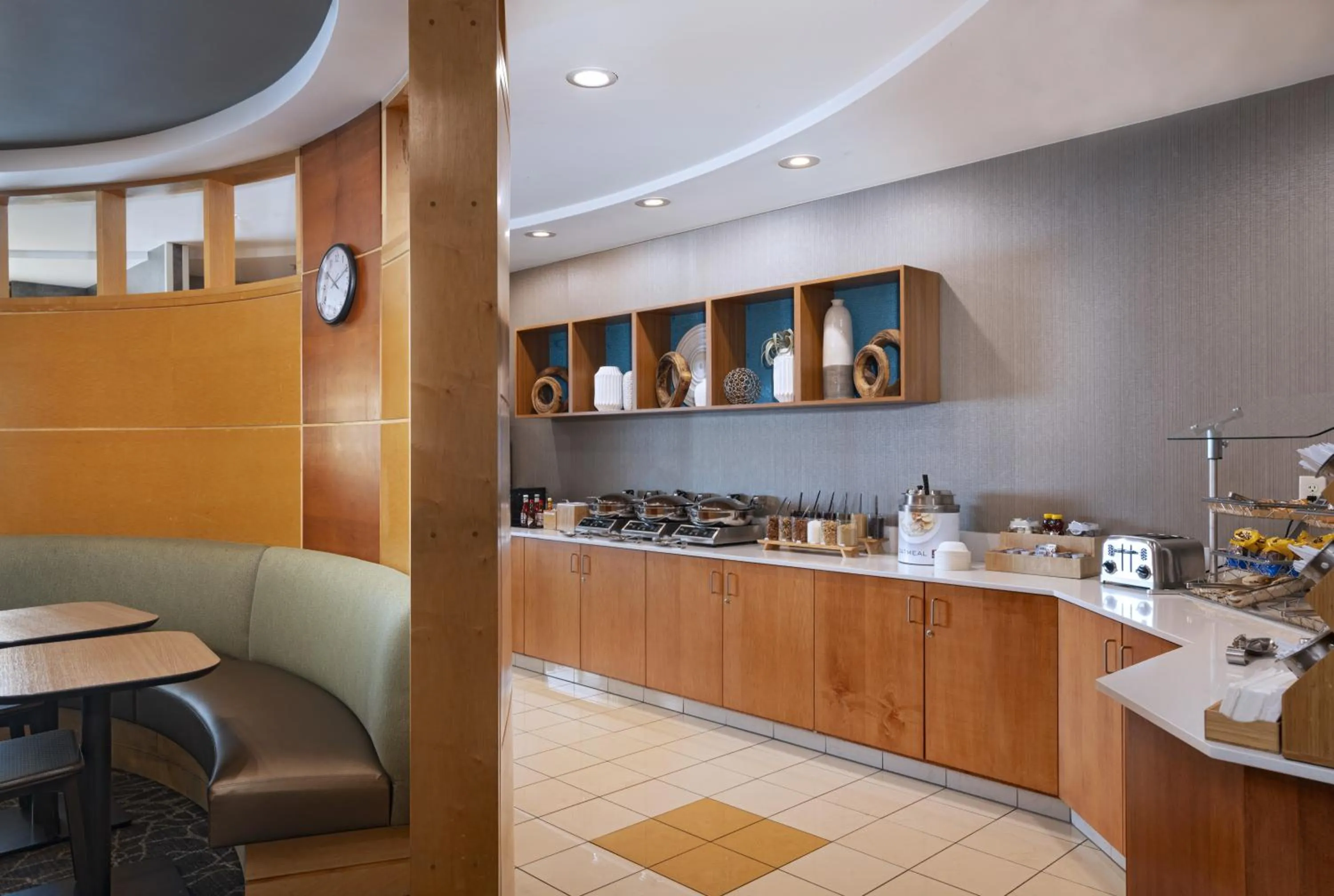 Breakfast in SpringHill Suites Boise West/Eagle