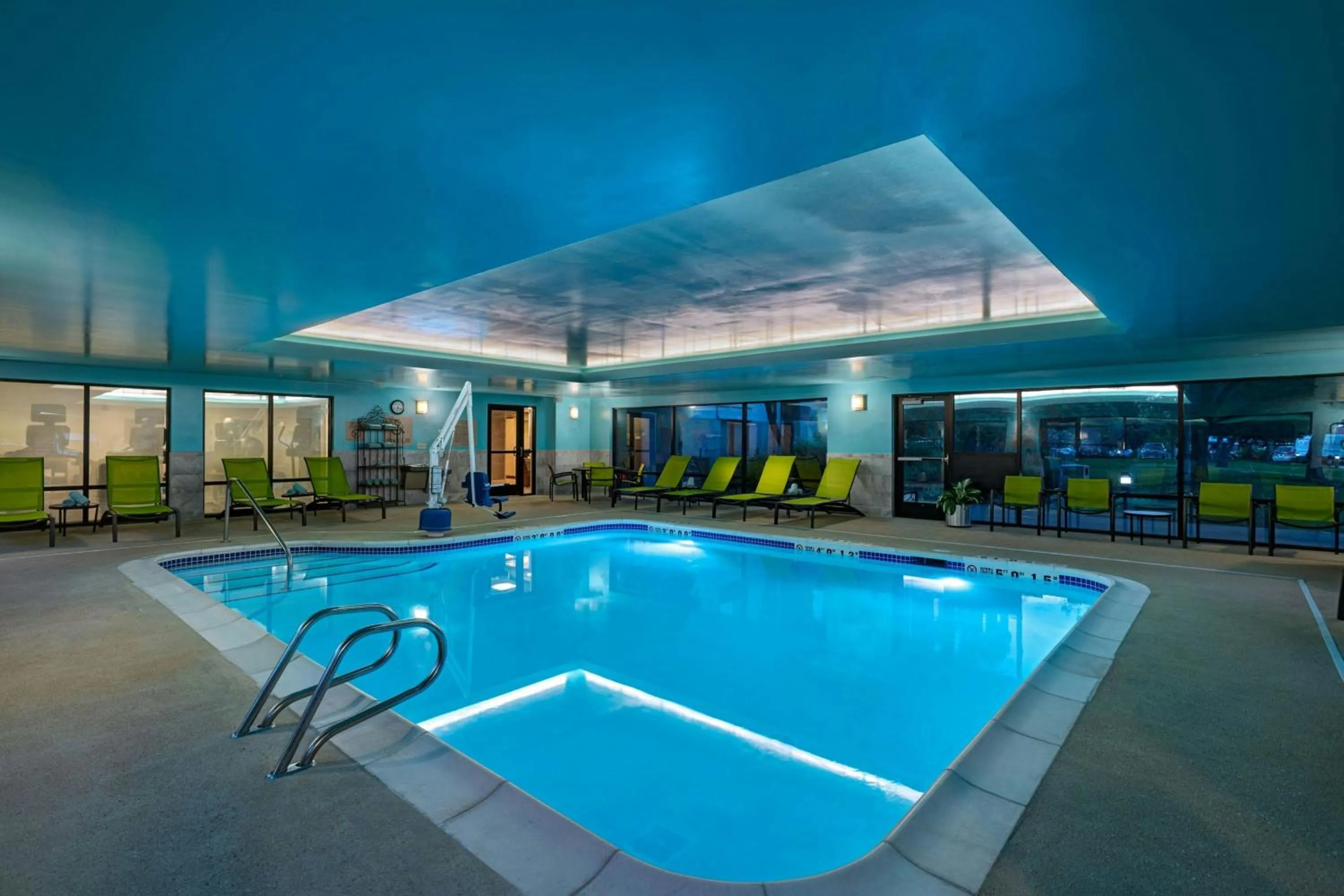 Swimming pool in SpringHill Suites Boise West/Eagle