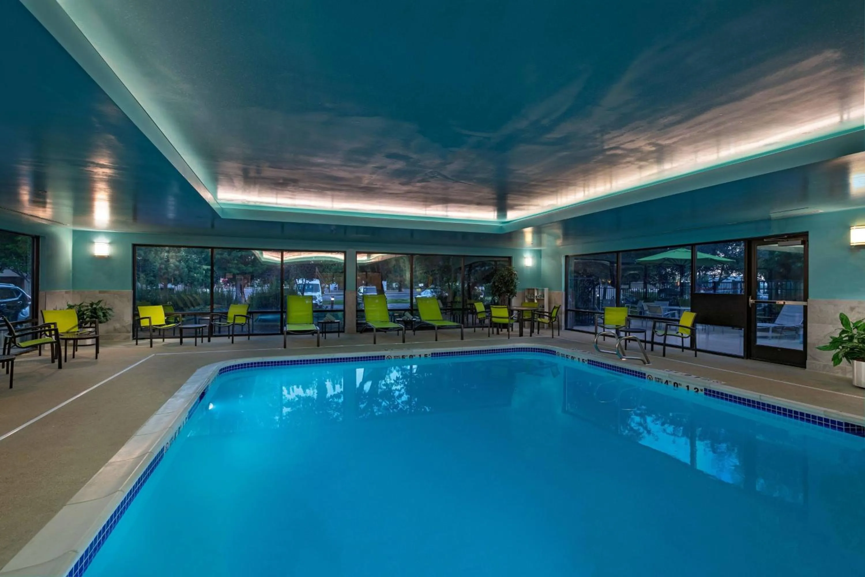 Swimming pool in SpringHill Suites Boise West/Eagle