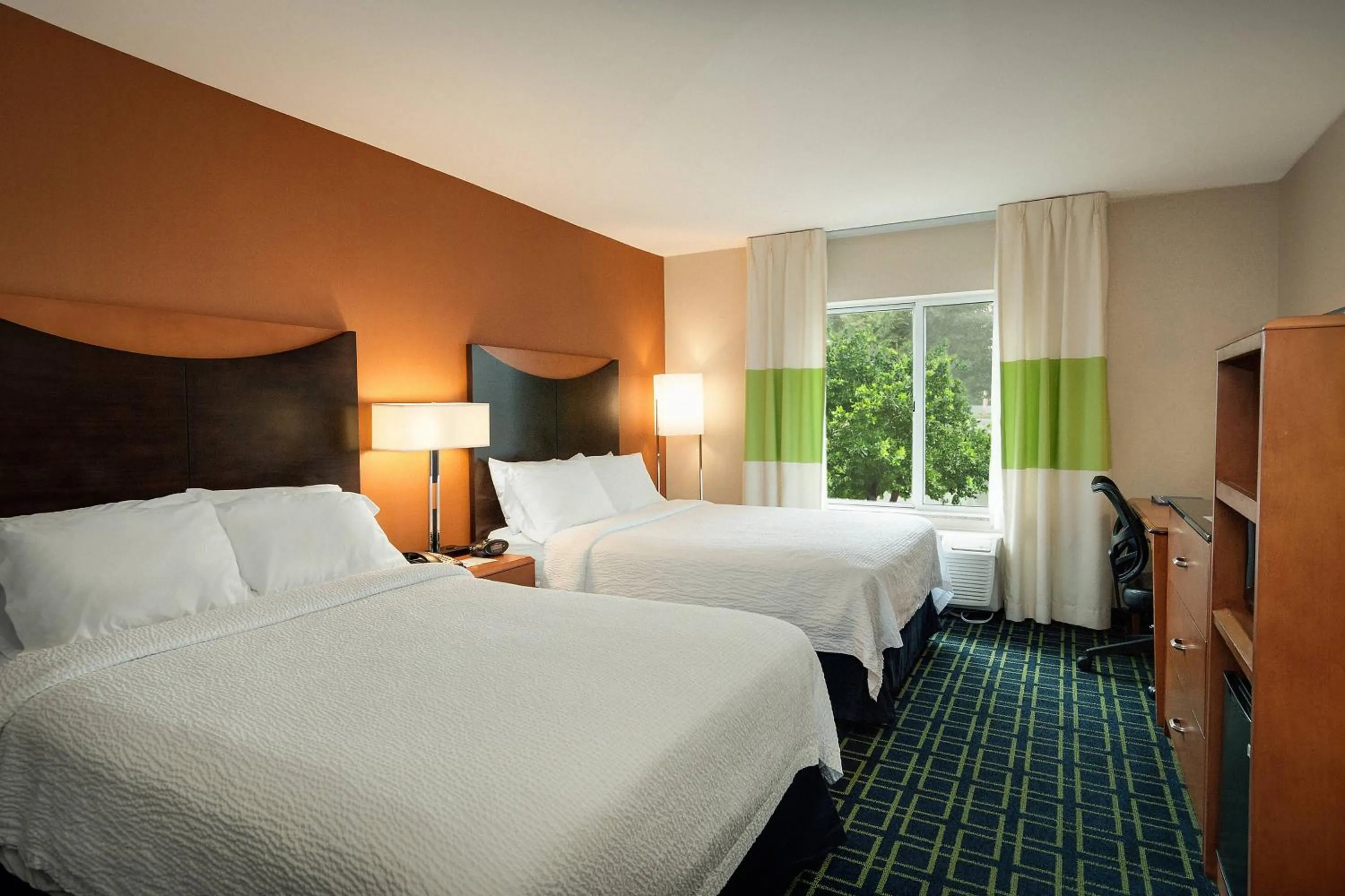 Photo of the whole room, Bed in Fairfield Inn & Suites Worcester Auburn