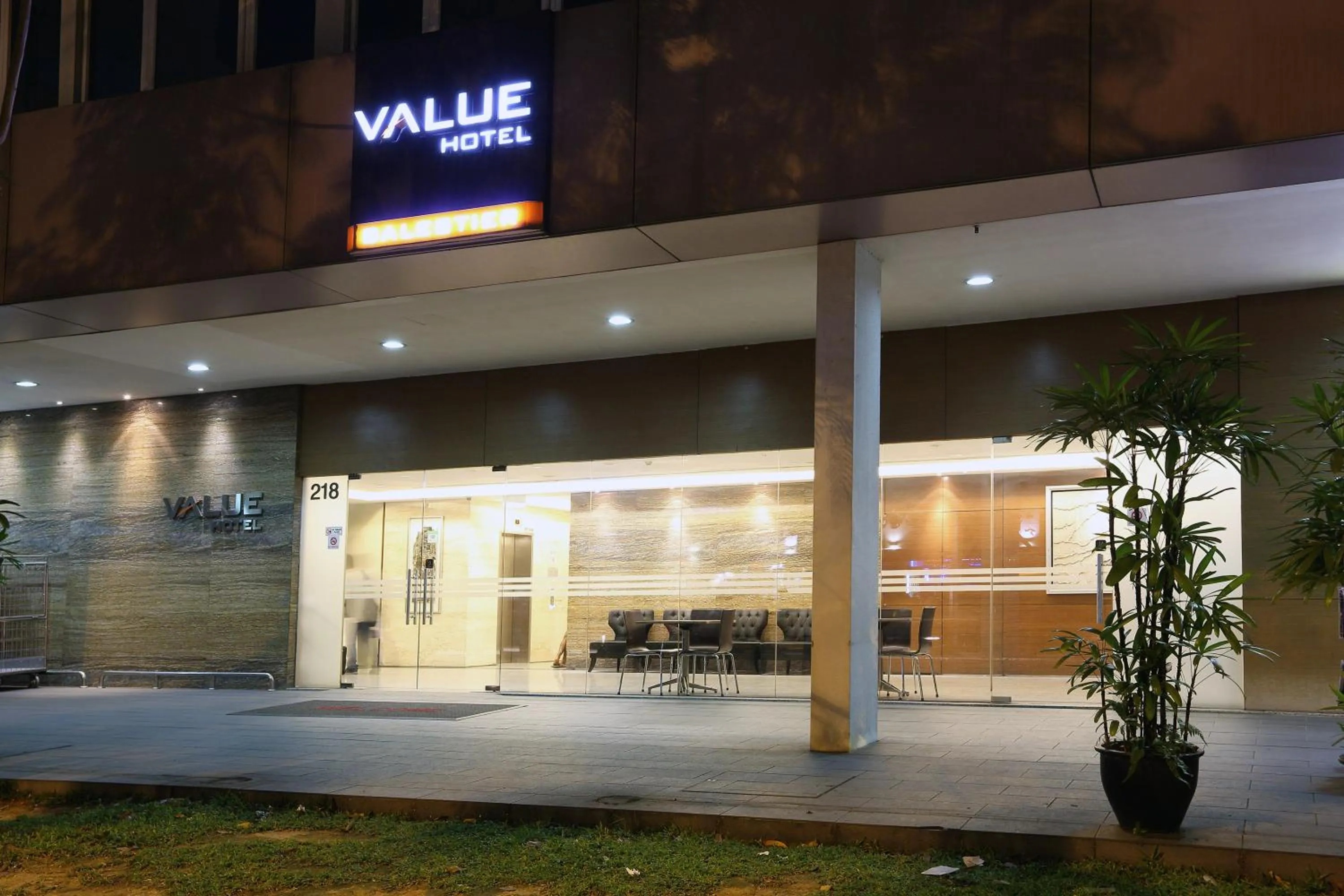 Facade/entrance in Value Hotel Balestier