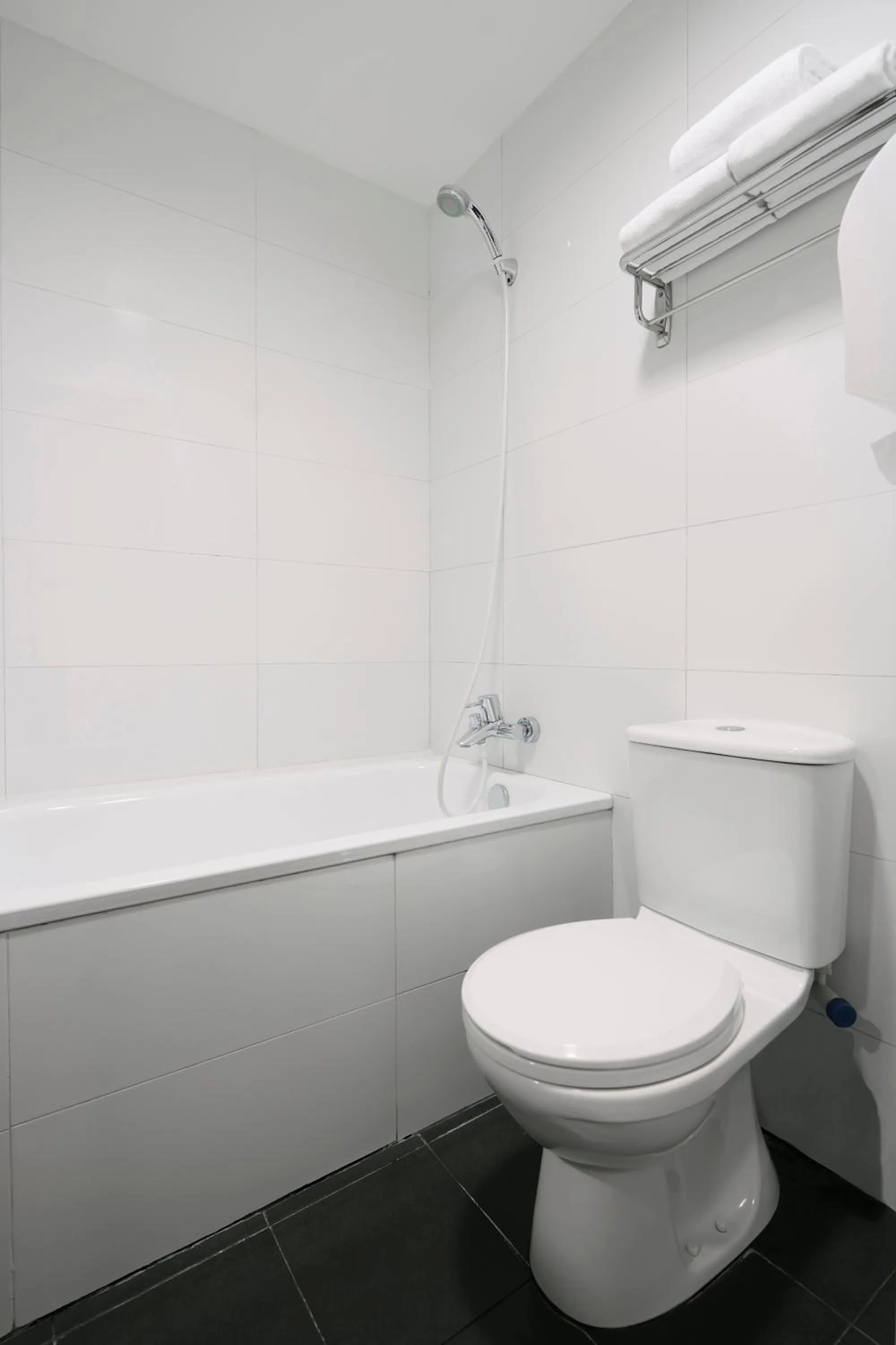 Shower in Value Hotel Balestier