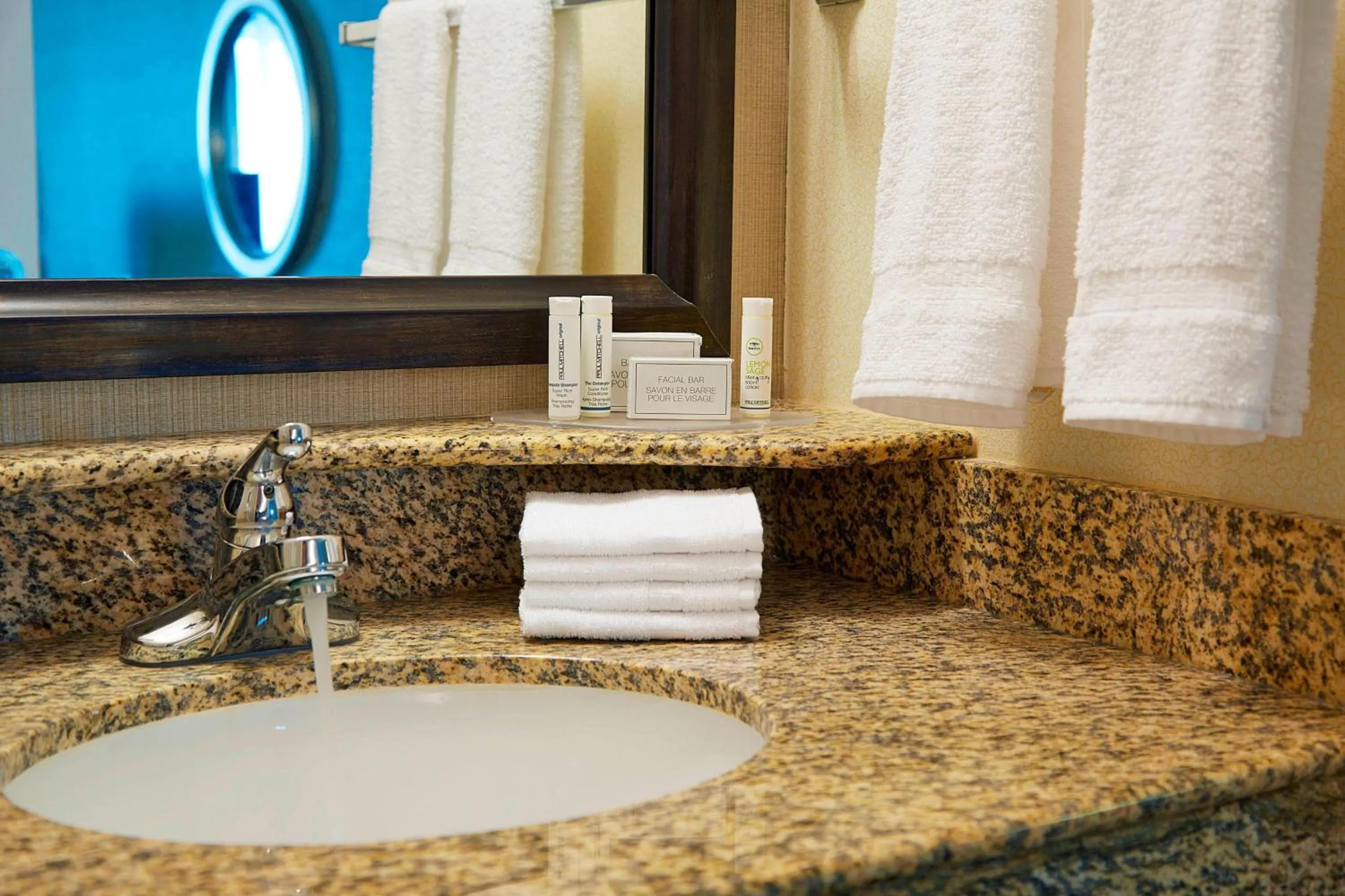 Photo of the whole room in Courtyard Boston Woburn/Boston North