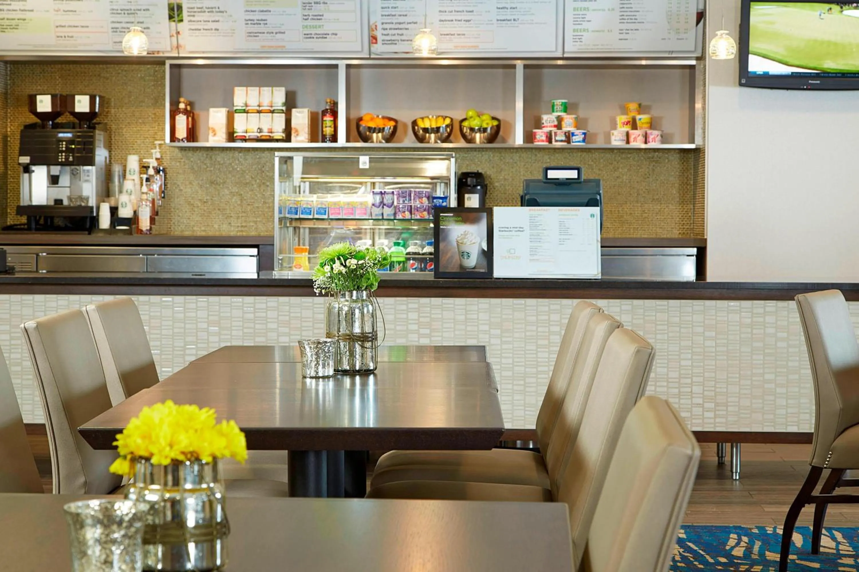 Lounge or bar in Courtyard Boston Woburn/Boston North