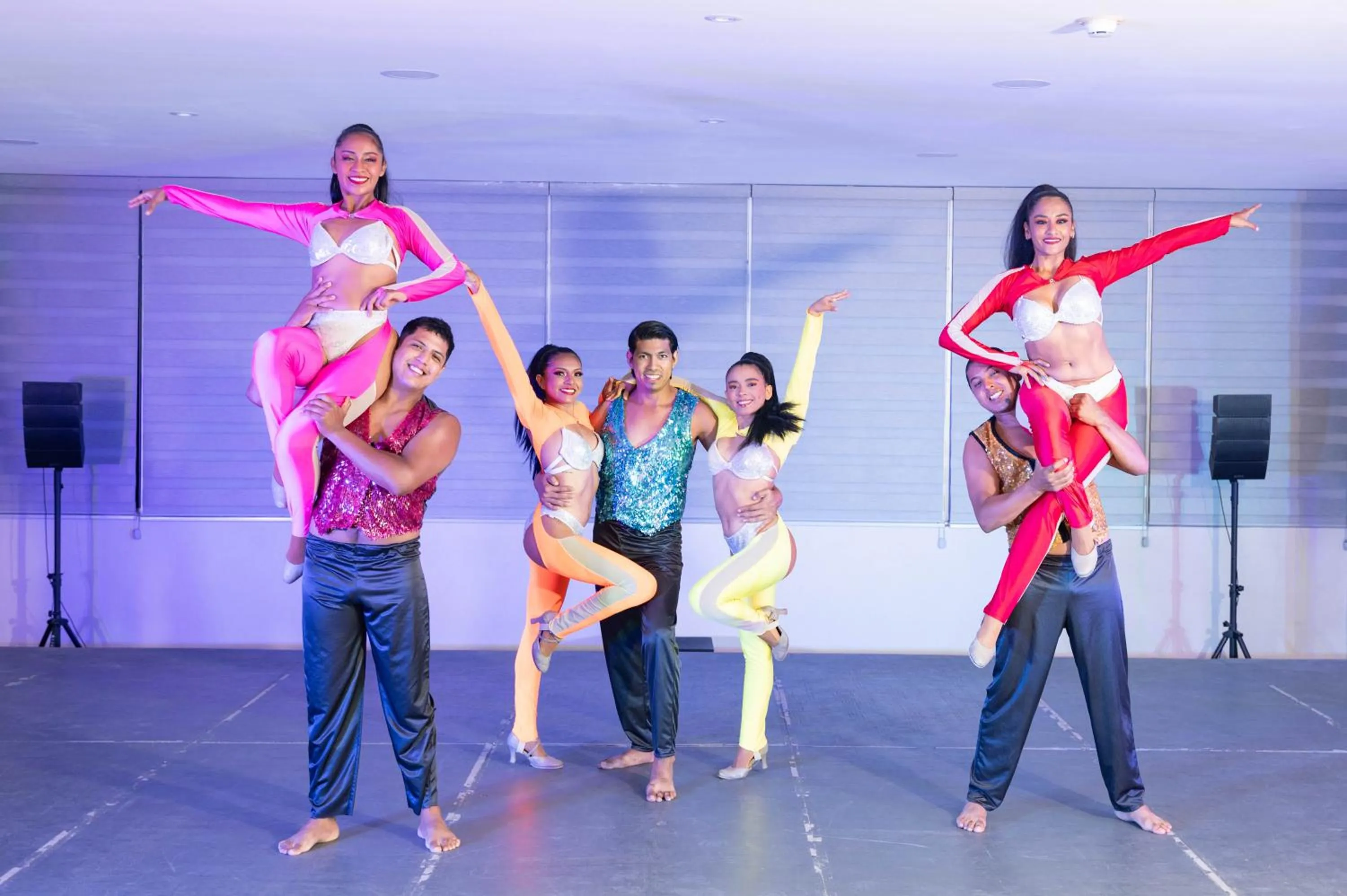 Evening entertainment in Ritz Acapulco All Inclusive