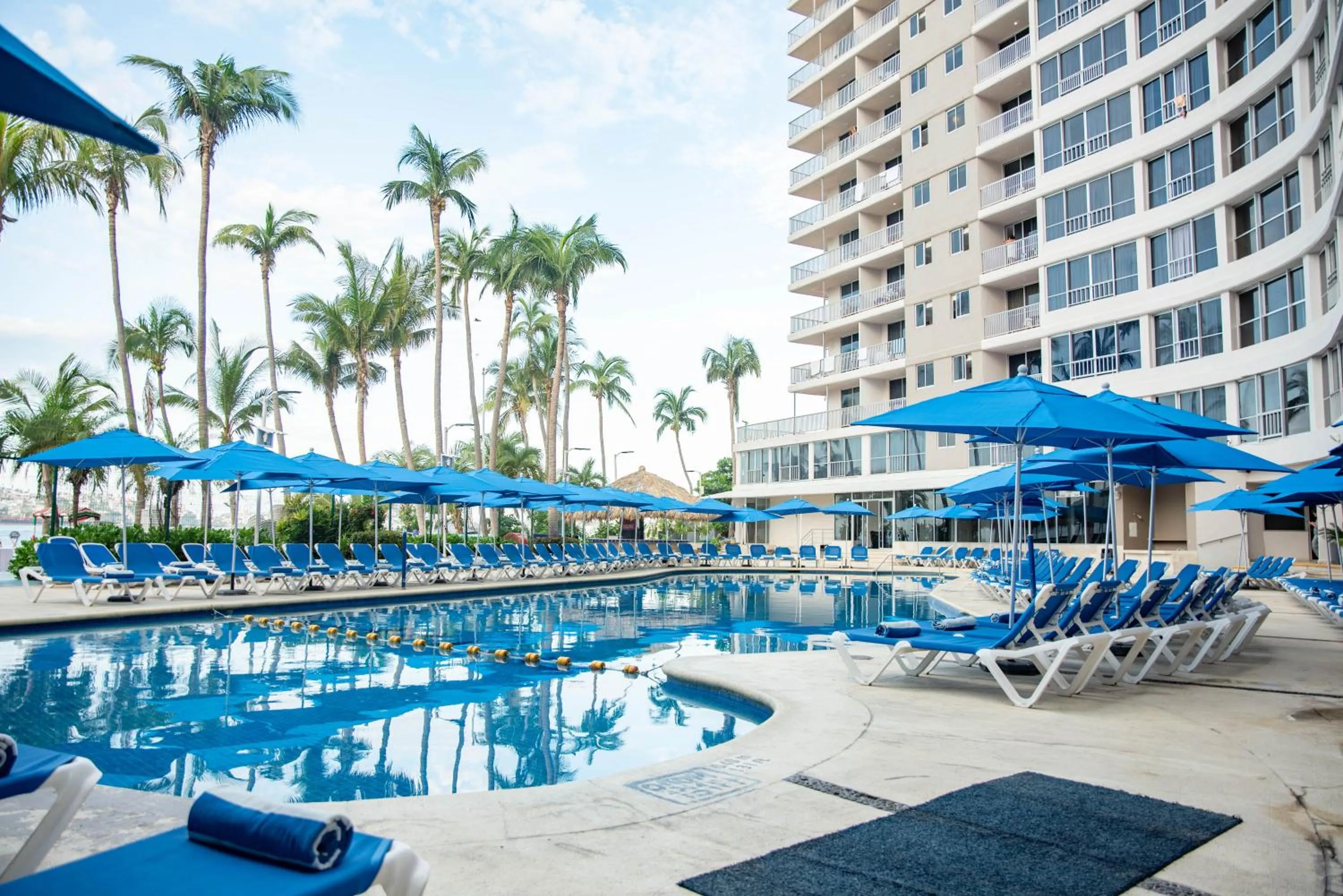 Swimming pool in Ritz Acapulco All Inclusive