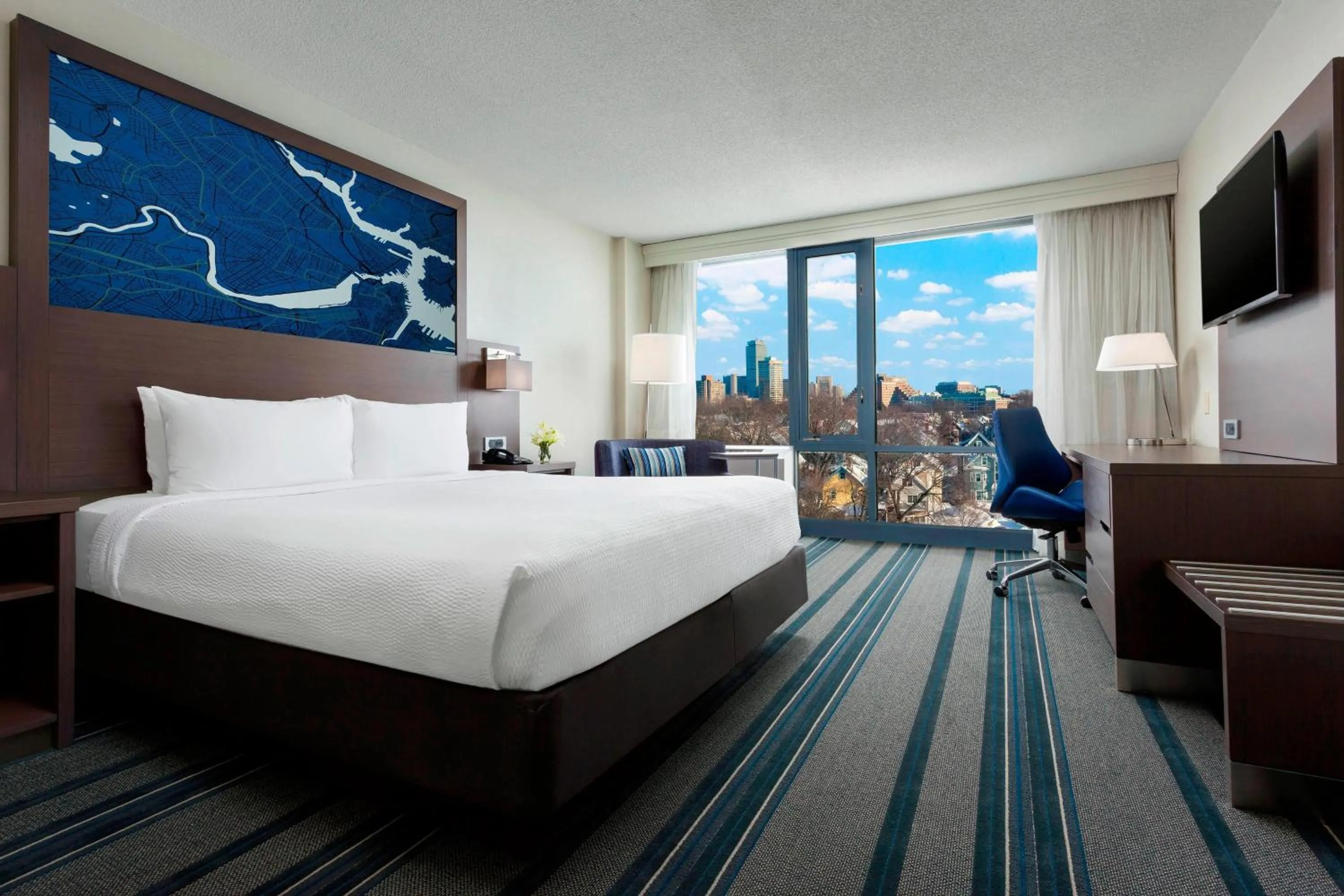 Photo of the whole room, Bed in Courtyard by Marriott Boston Cambridge