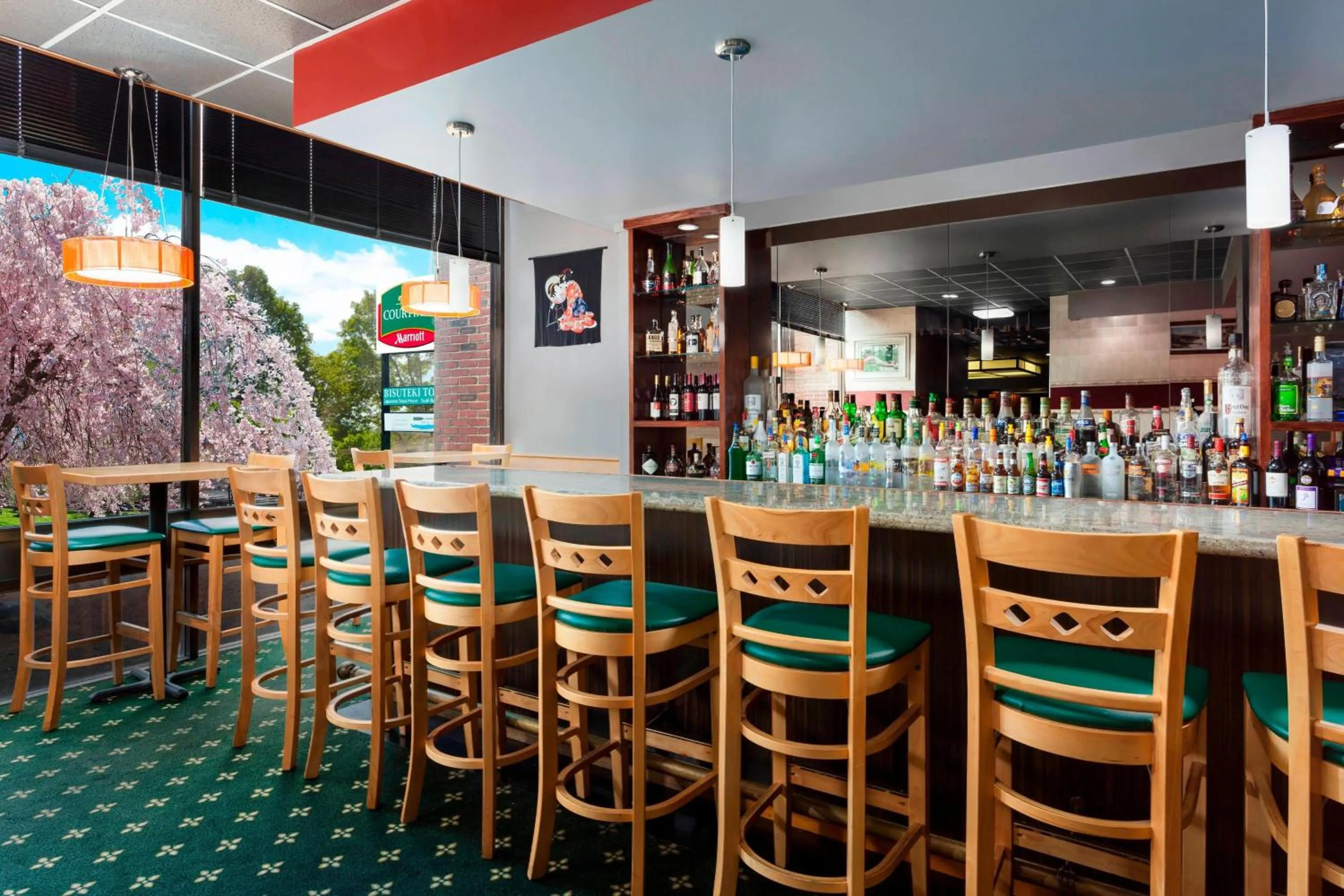 Lounge or bar in Courtyard by Marriott Boston Cambridge