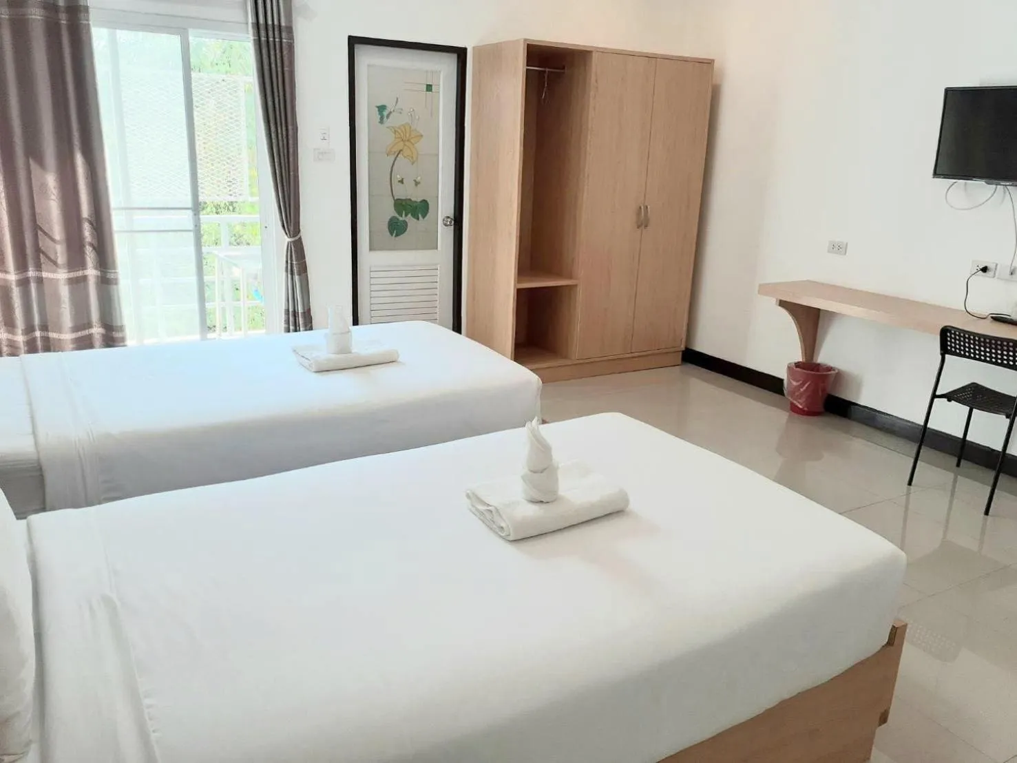 Photo of the whole room, Bed in BanKhun