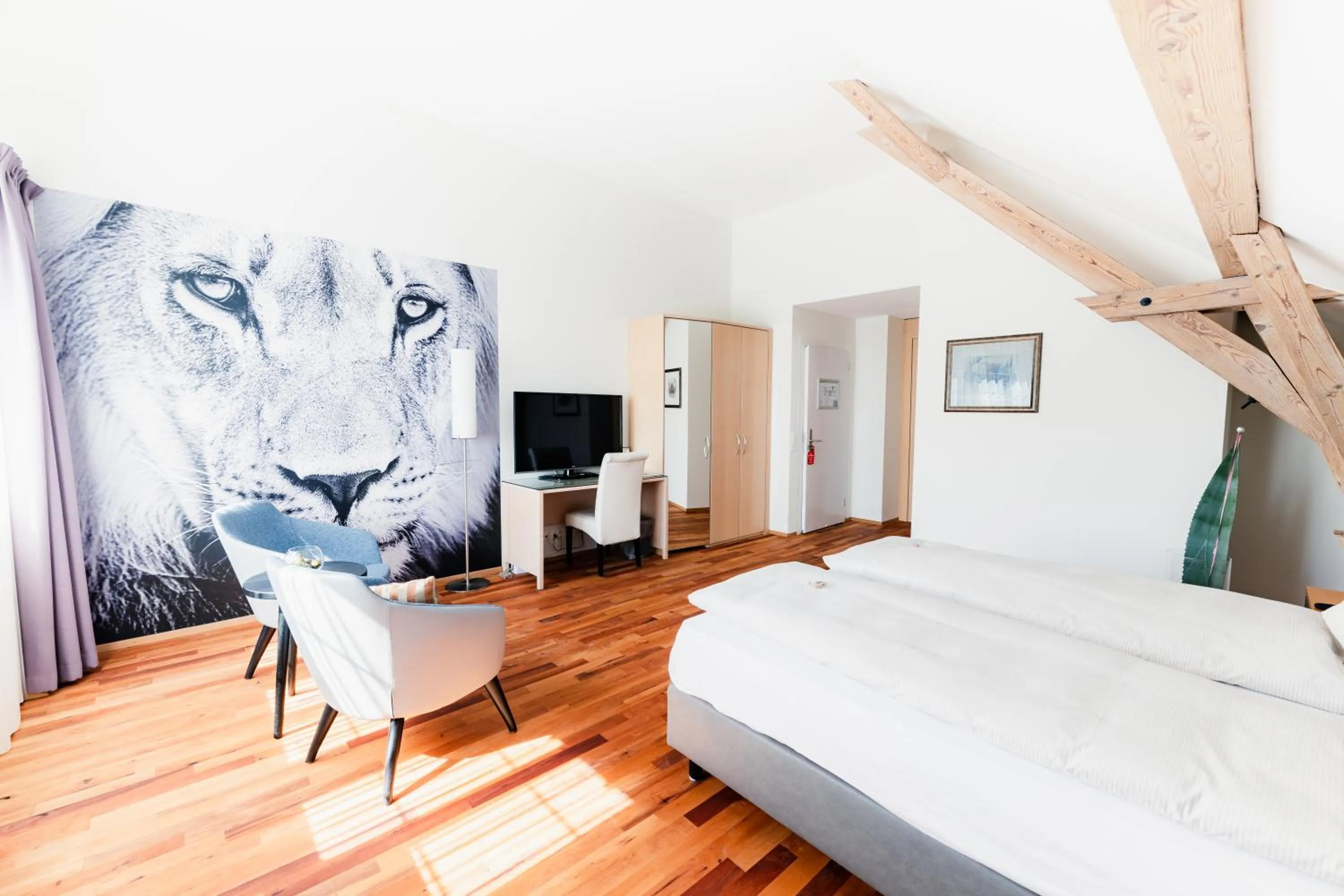 Seating area, Bed in Landgasthof Leuen