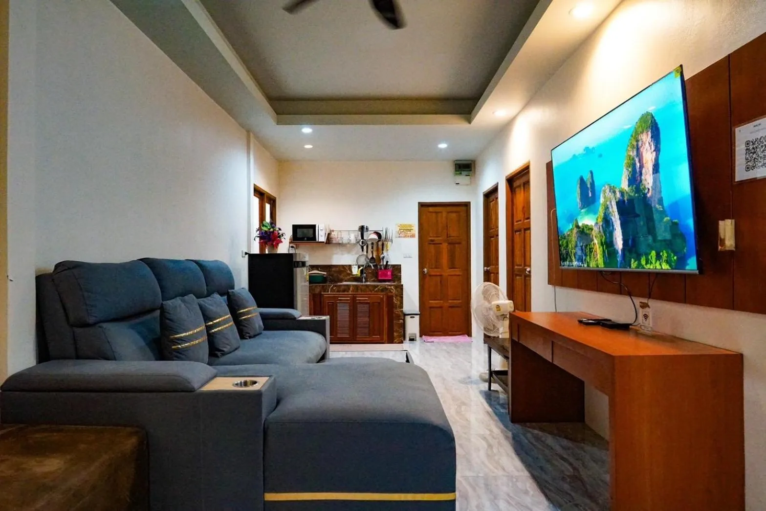 Communal lounge/ TV room in Pinthong Aonang Villa