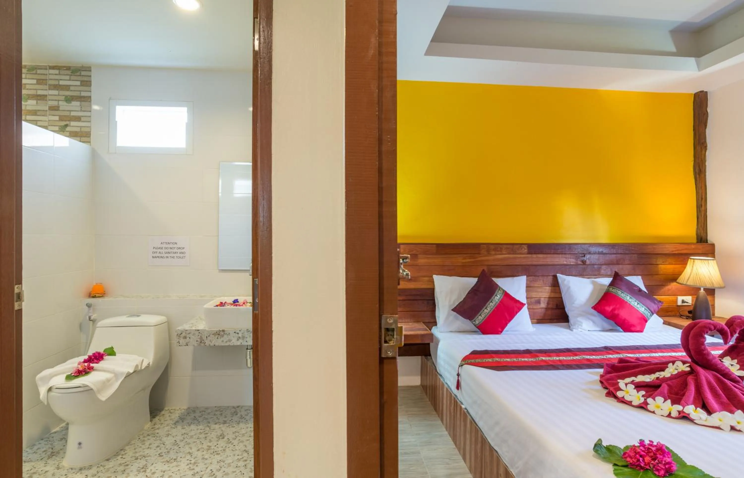 Bathroom, Bed in Pinthong Aonang Villa