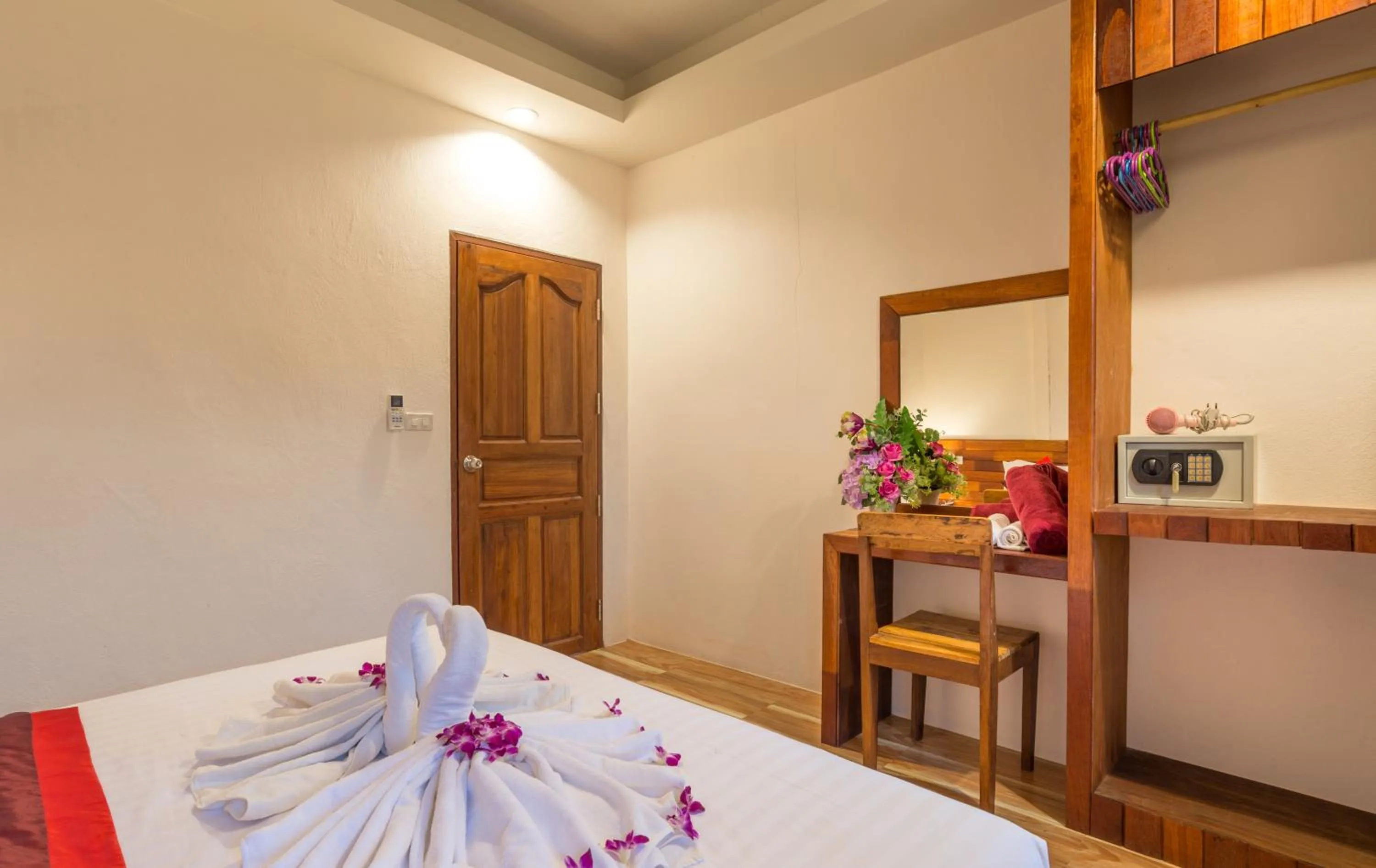 Bed in Pinthong Aonang Villa