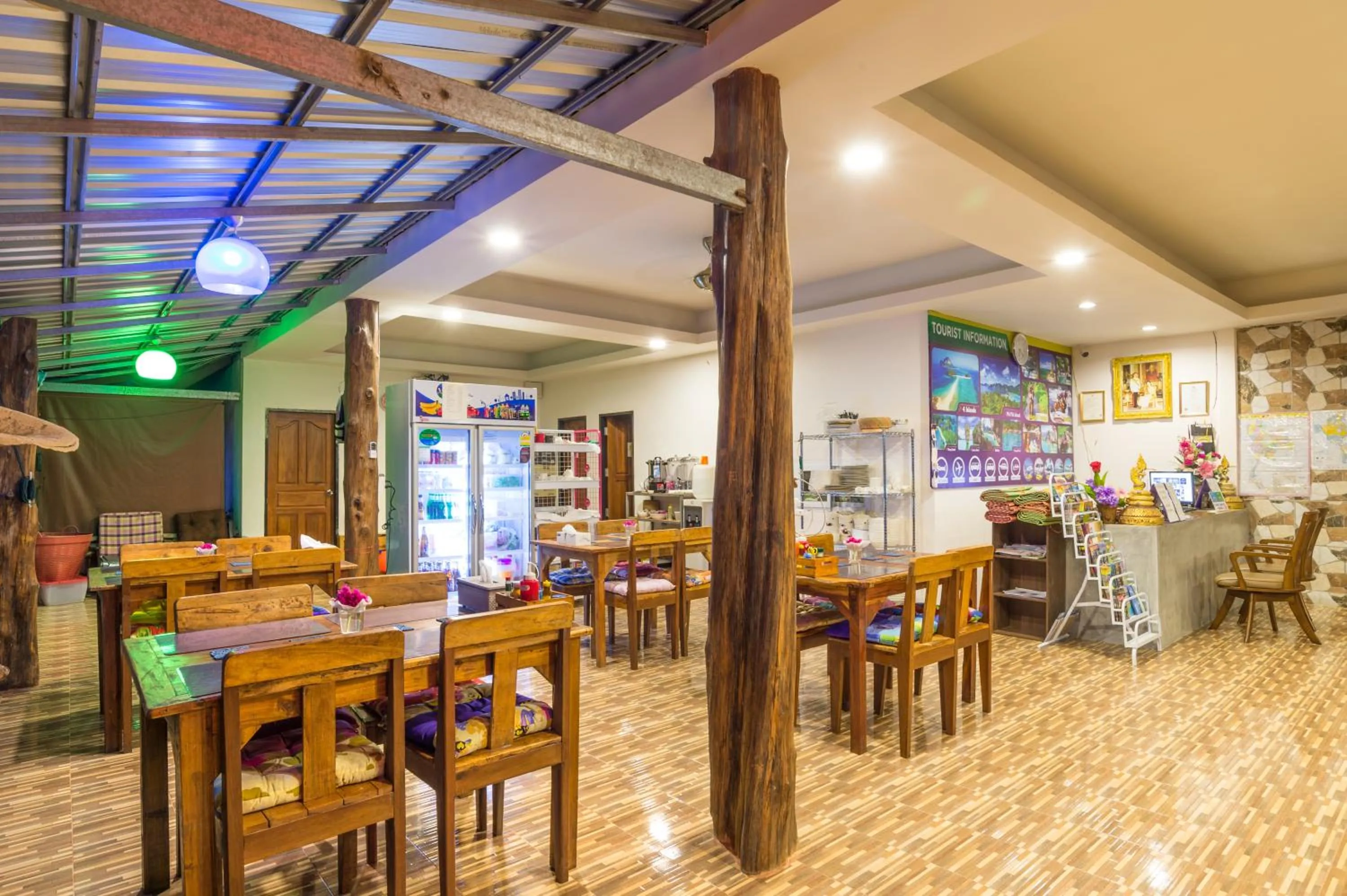 Restaurant/places to eat in Pinthong Aonang Villa