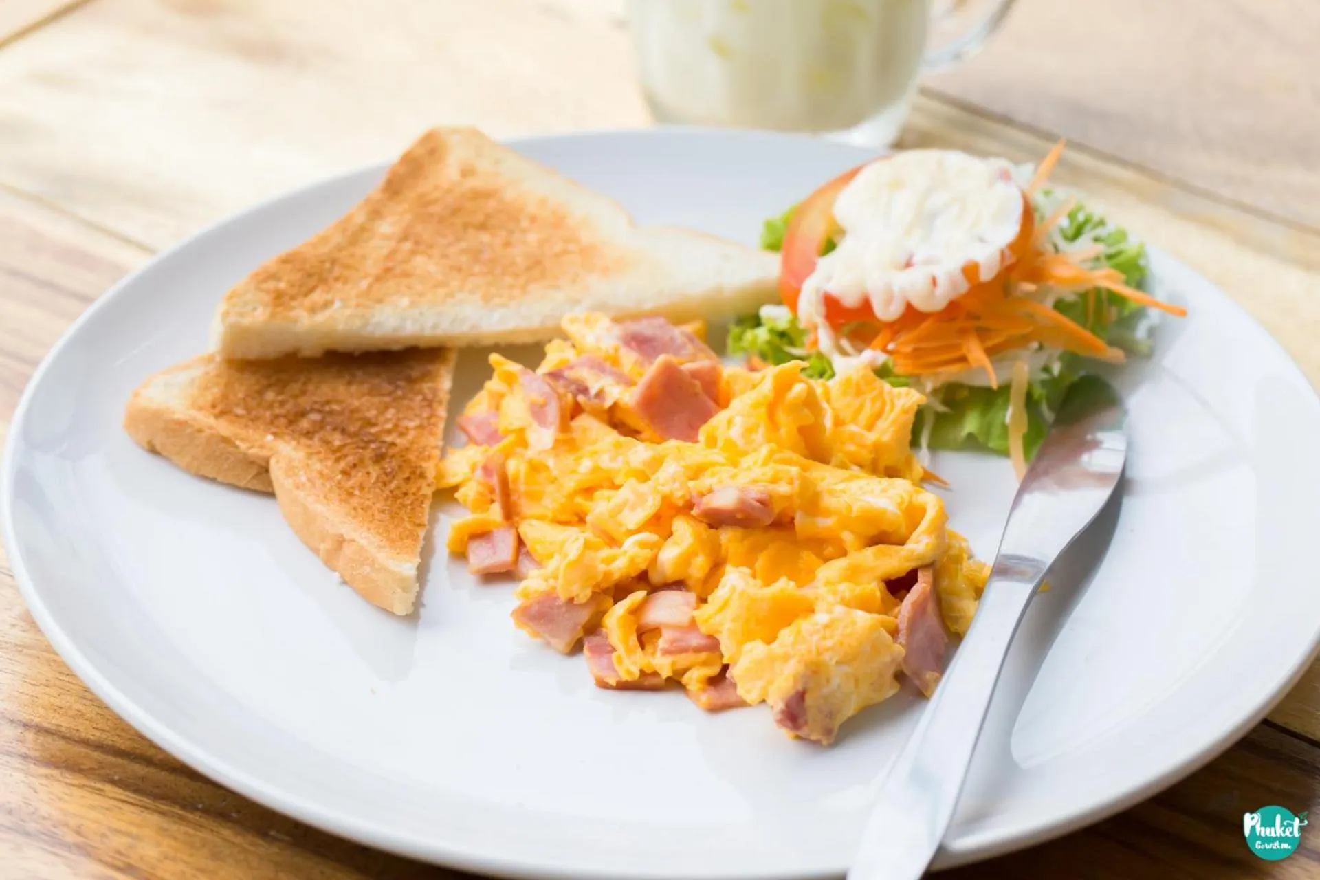 American breakfast in Pinthong Aonang Villa