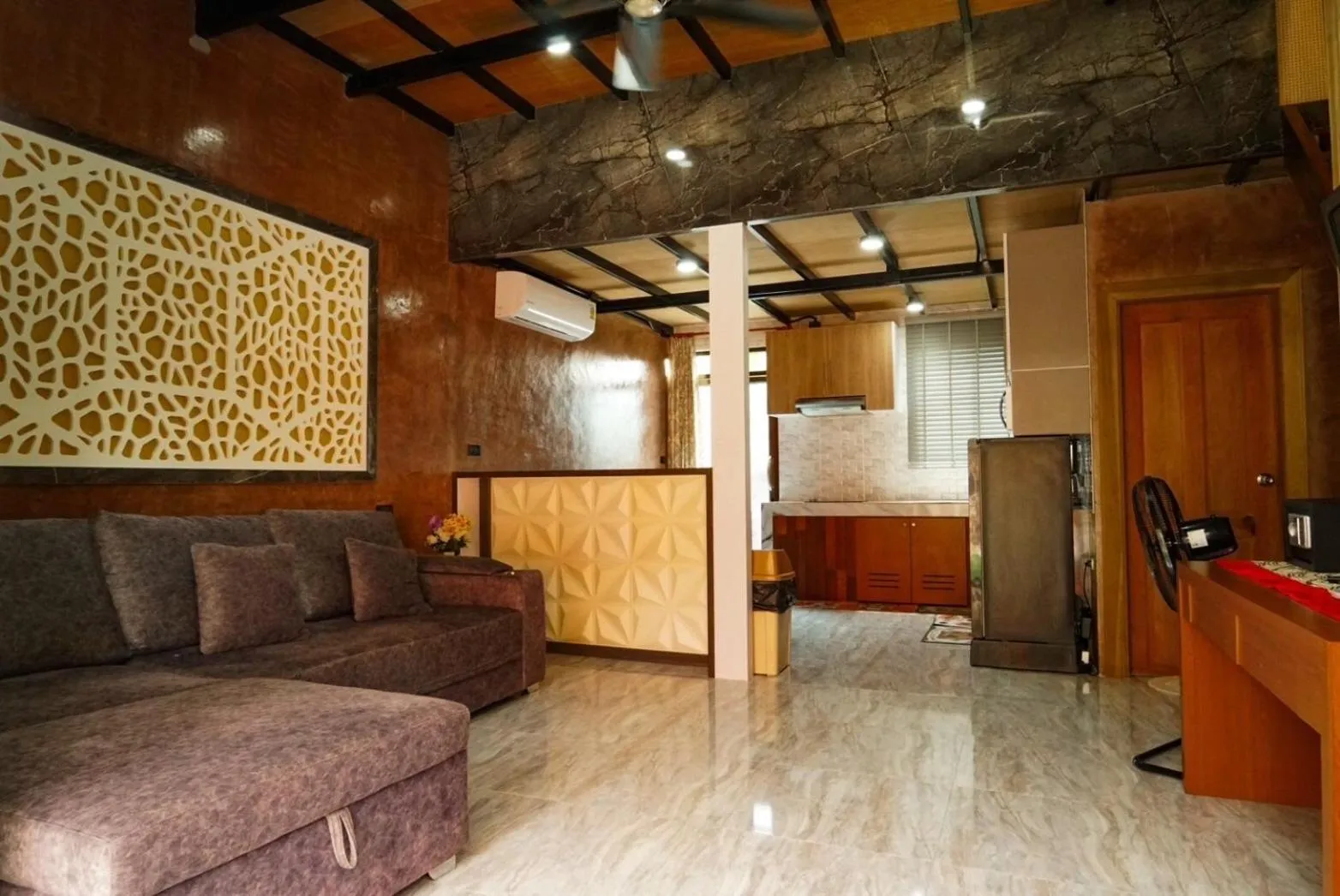 Kitchen or kitchenette in Pinthong Aonang Villa