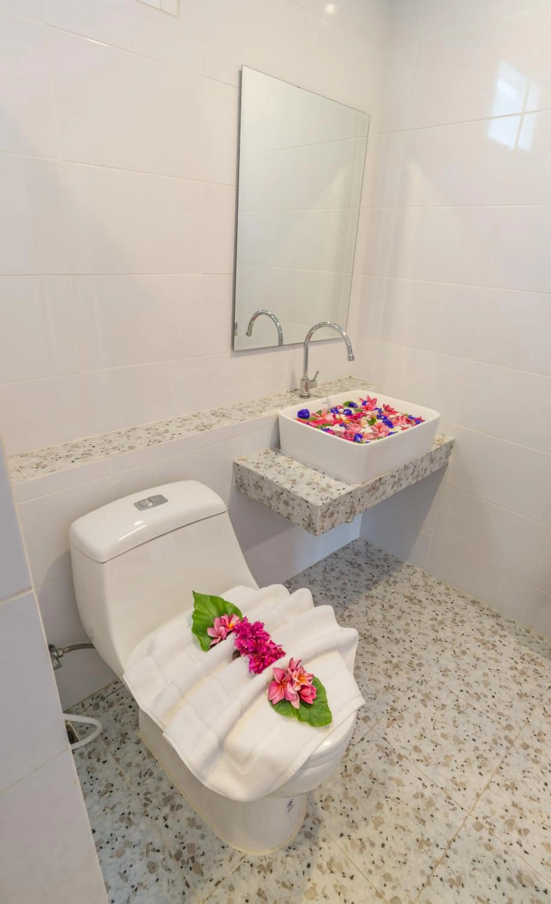 Shower in Pinthong Aonang Villa