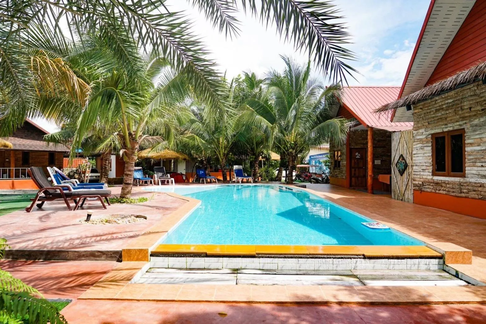 Property building in Pinthong Aonang Villa