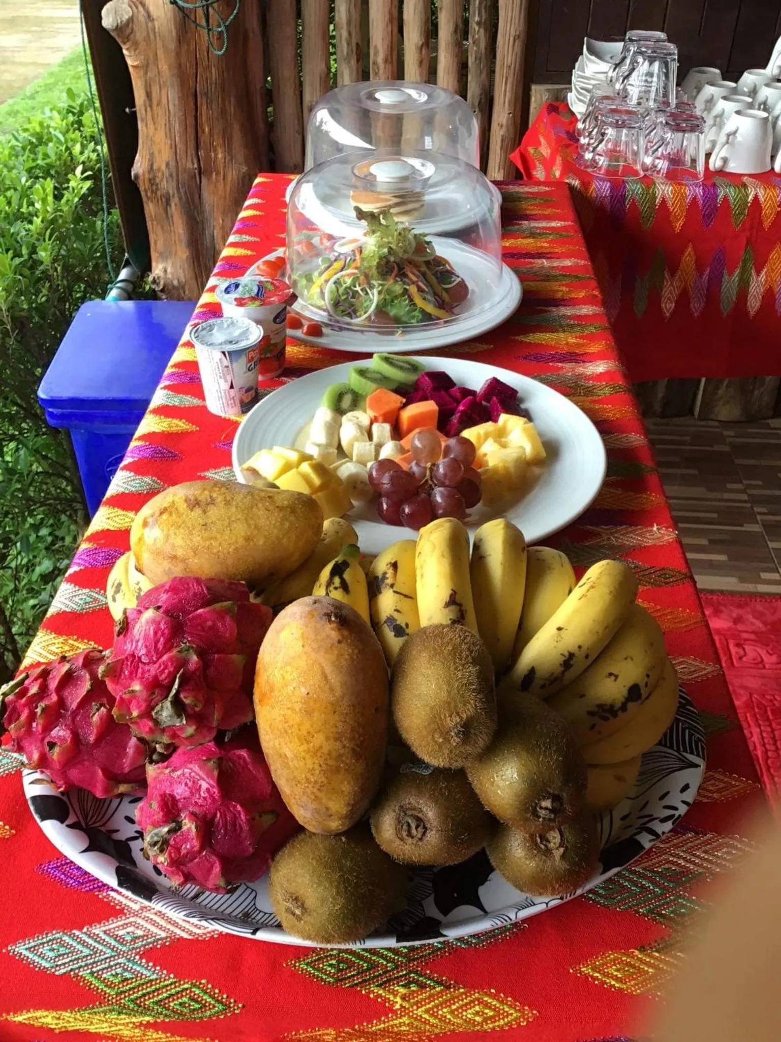 Restaurant/places to eat in Pinthong Aonang Villa