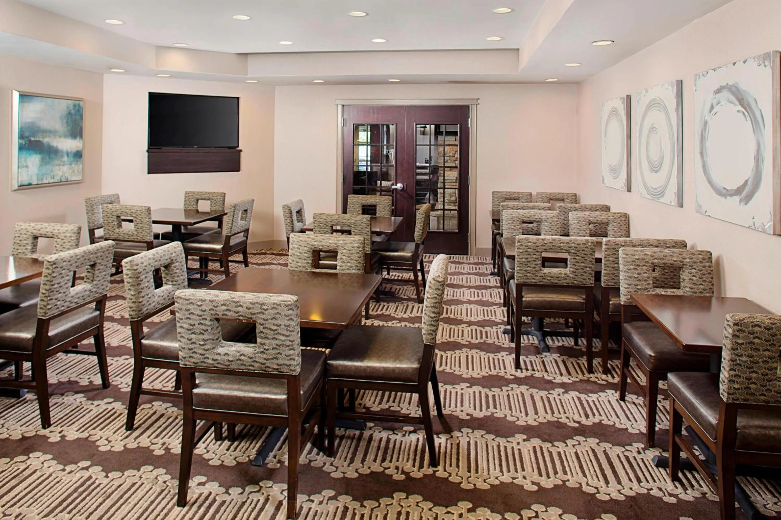 Restaurant/places to eat in Residence Inn Worcester