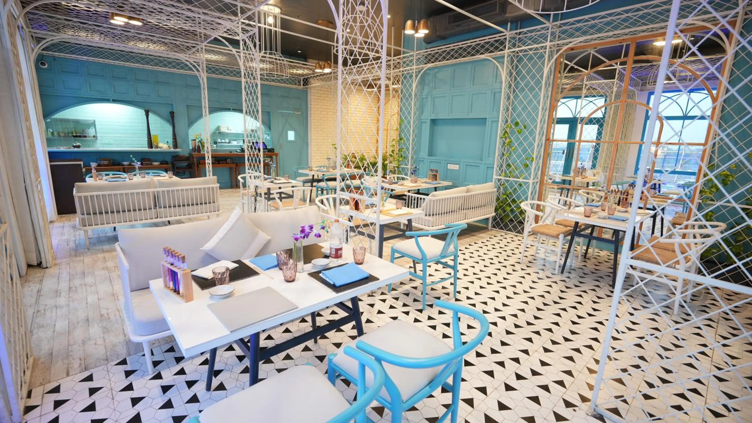 Restaurant/places to eat in Vivanta Jammu City Centre