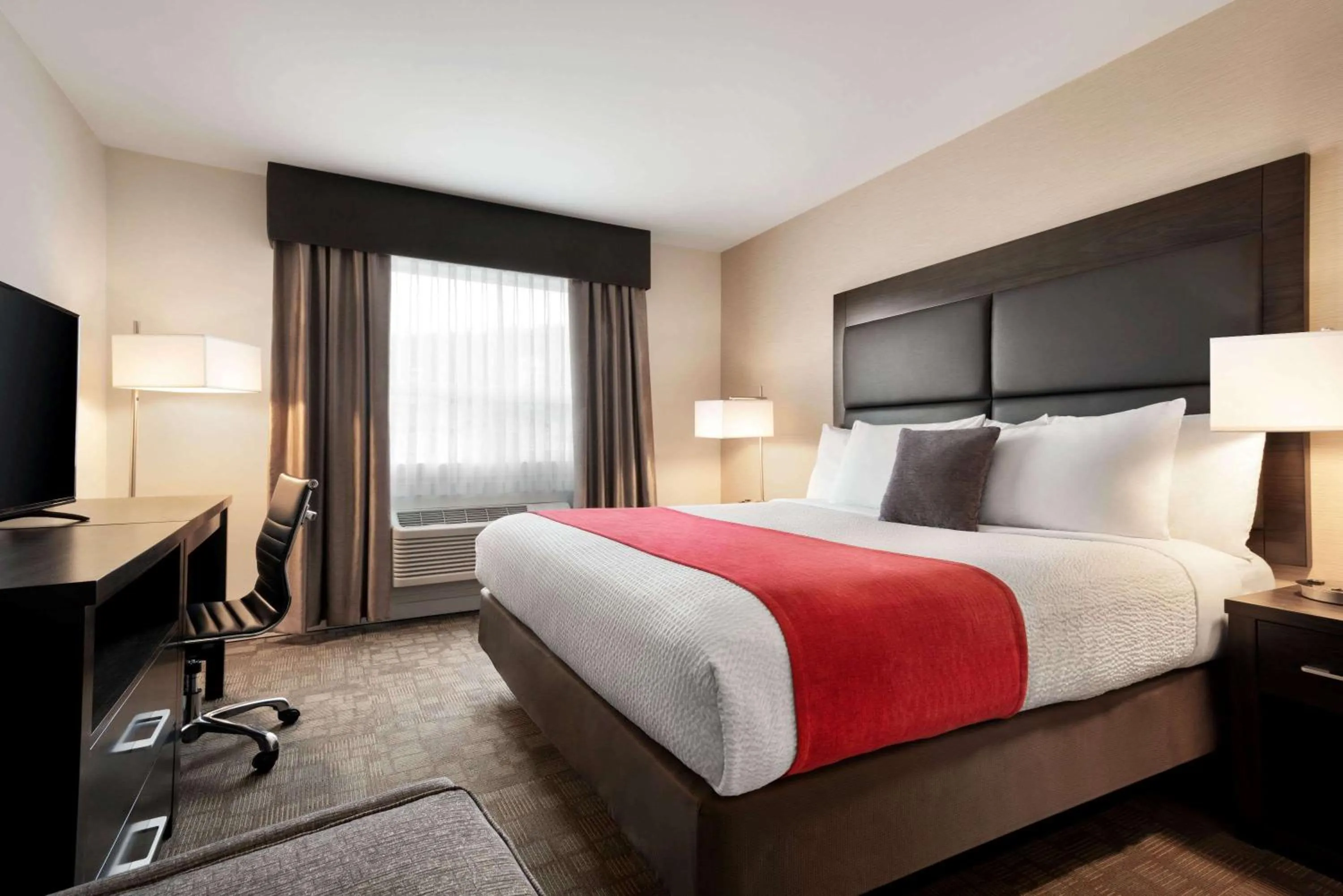 Photo of the whole room, Bed in Days Inn by Wyndham 100 Mile House