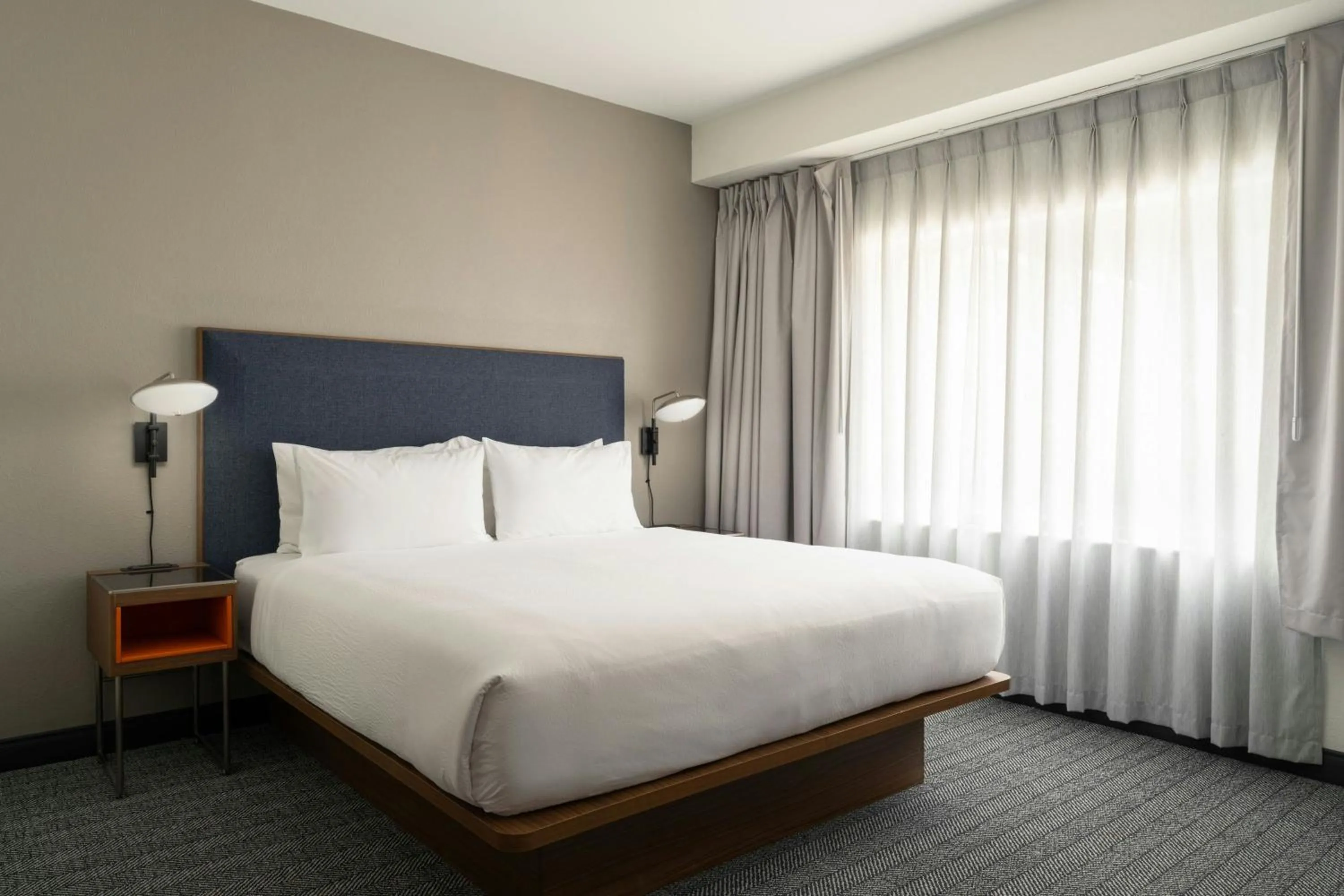 Bedroom, Bed in Courtyard Brunswick