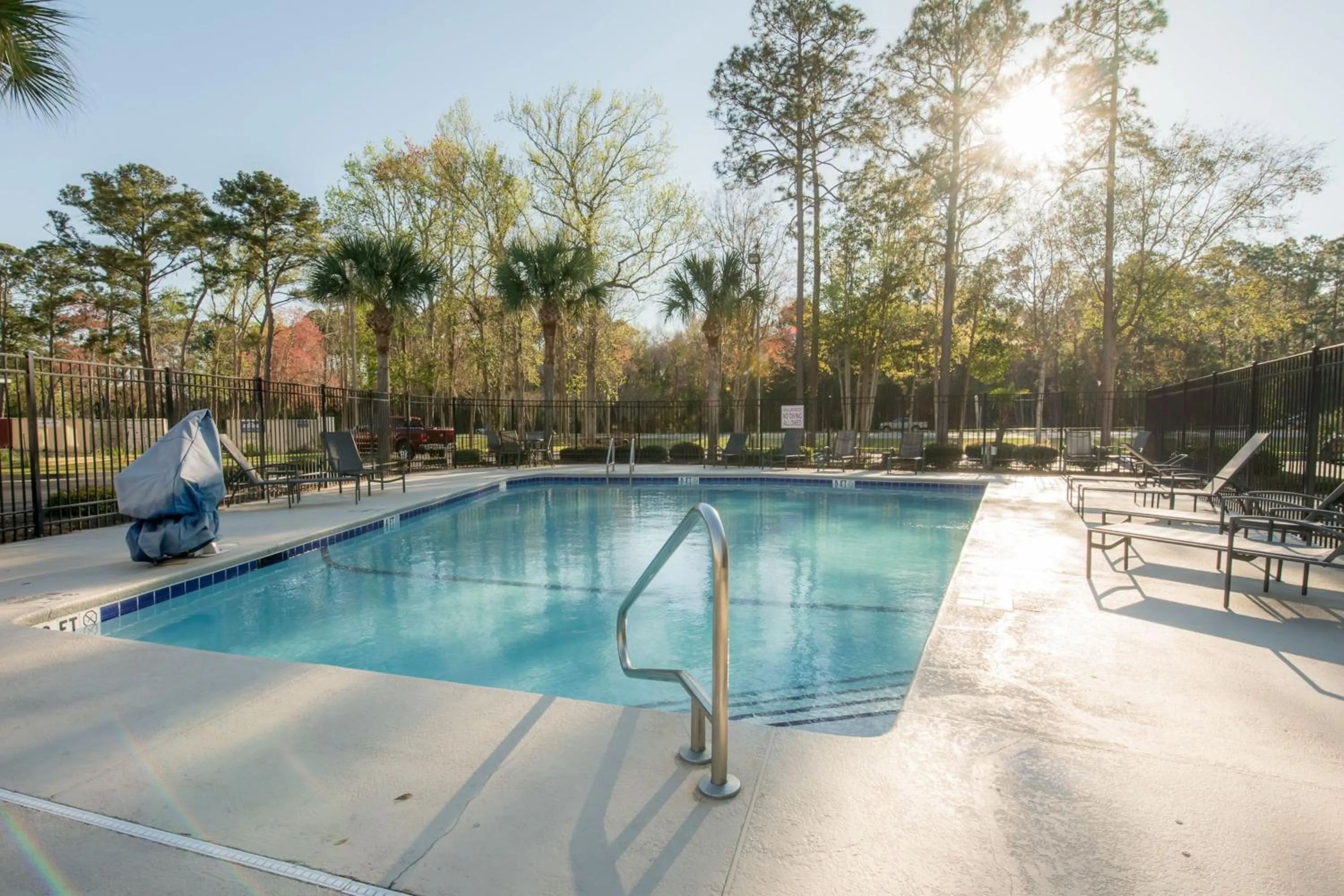 Swimming pool in Fairfield Inn Suites Brunswick