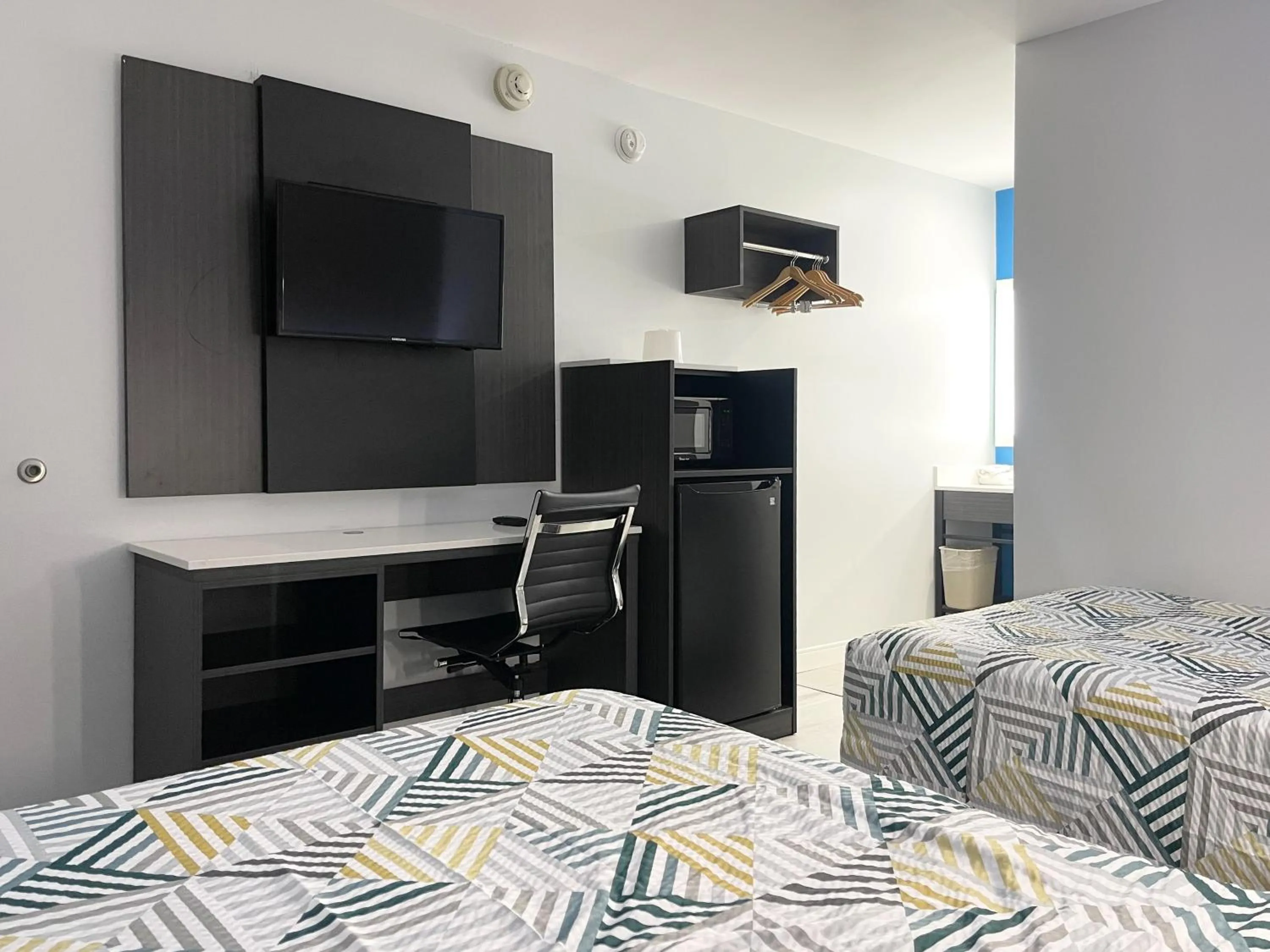 Bedroom, Bed in Motel 6-Morro Bay, CA