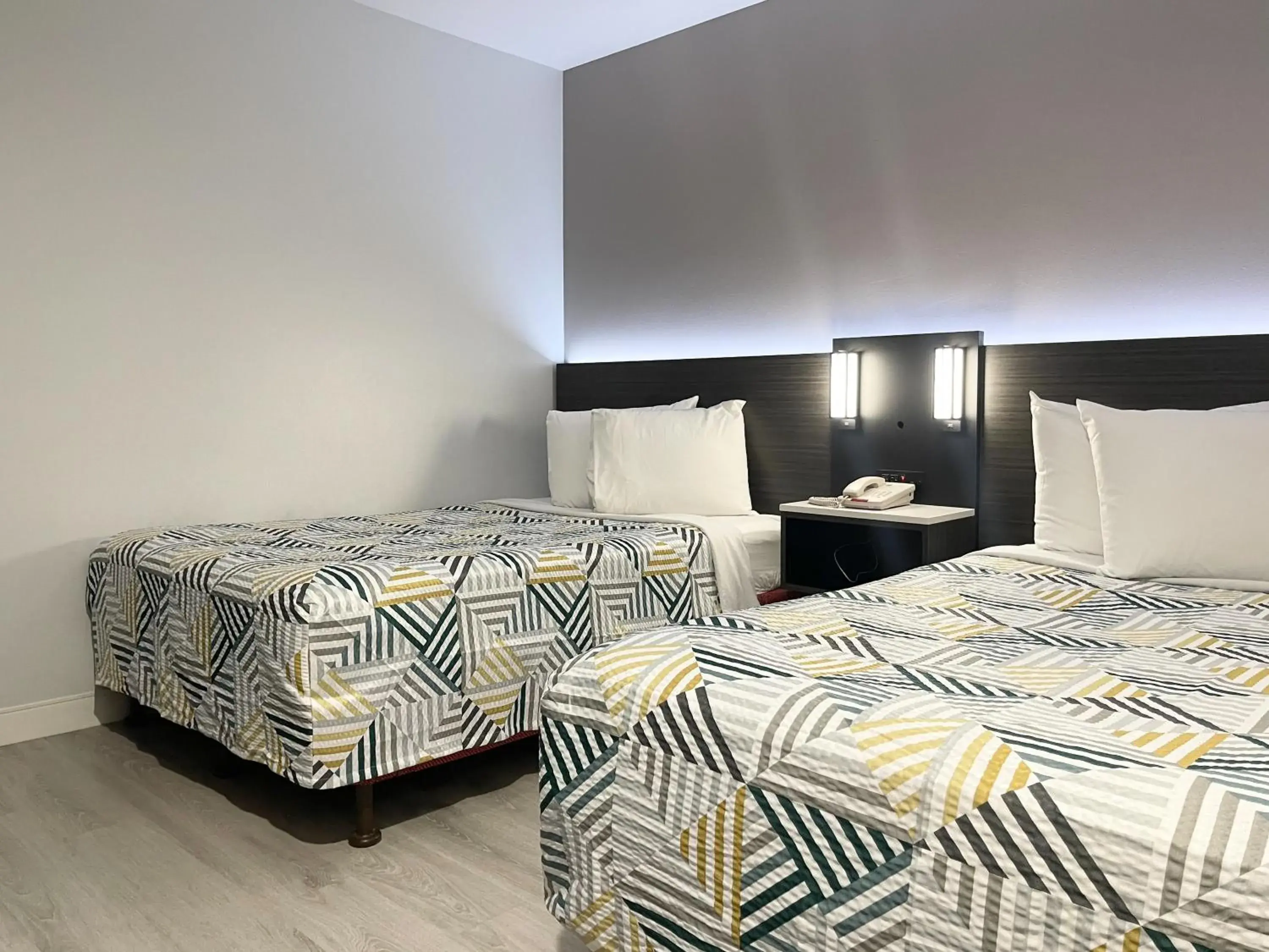 Quadruple Room in Motel 6-Morro Bay, CA Quadruple Room in Motel 6-Morro Bay, CA