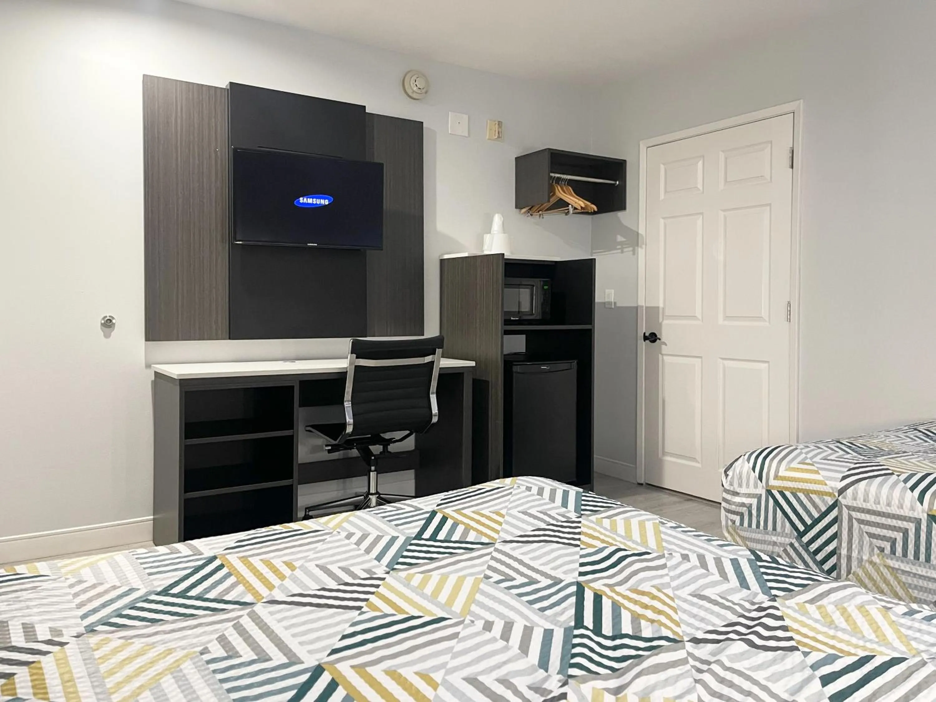 Bedroom, Bed in Motel 6-Morro Bay, CA