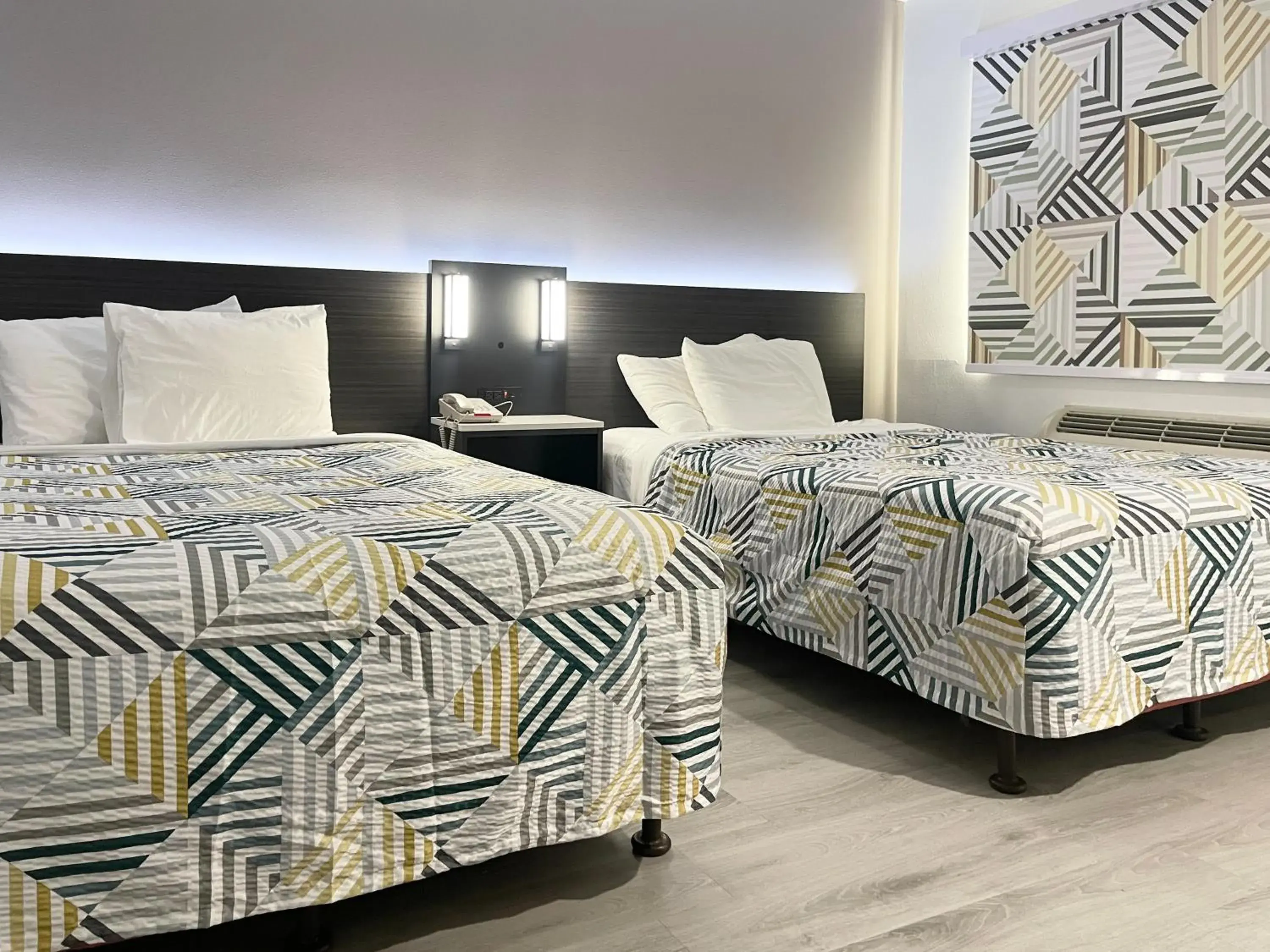 Quadruple Room - Disability Access - Roll in Shower in Motel 6-Morro Bay, CA Quadruple Room - Disability Access - Roll in Shower in Motel 6-Morro Bay, CA