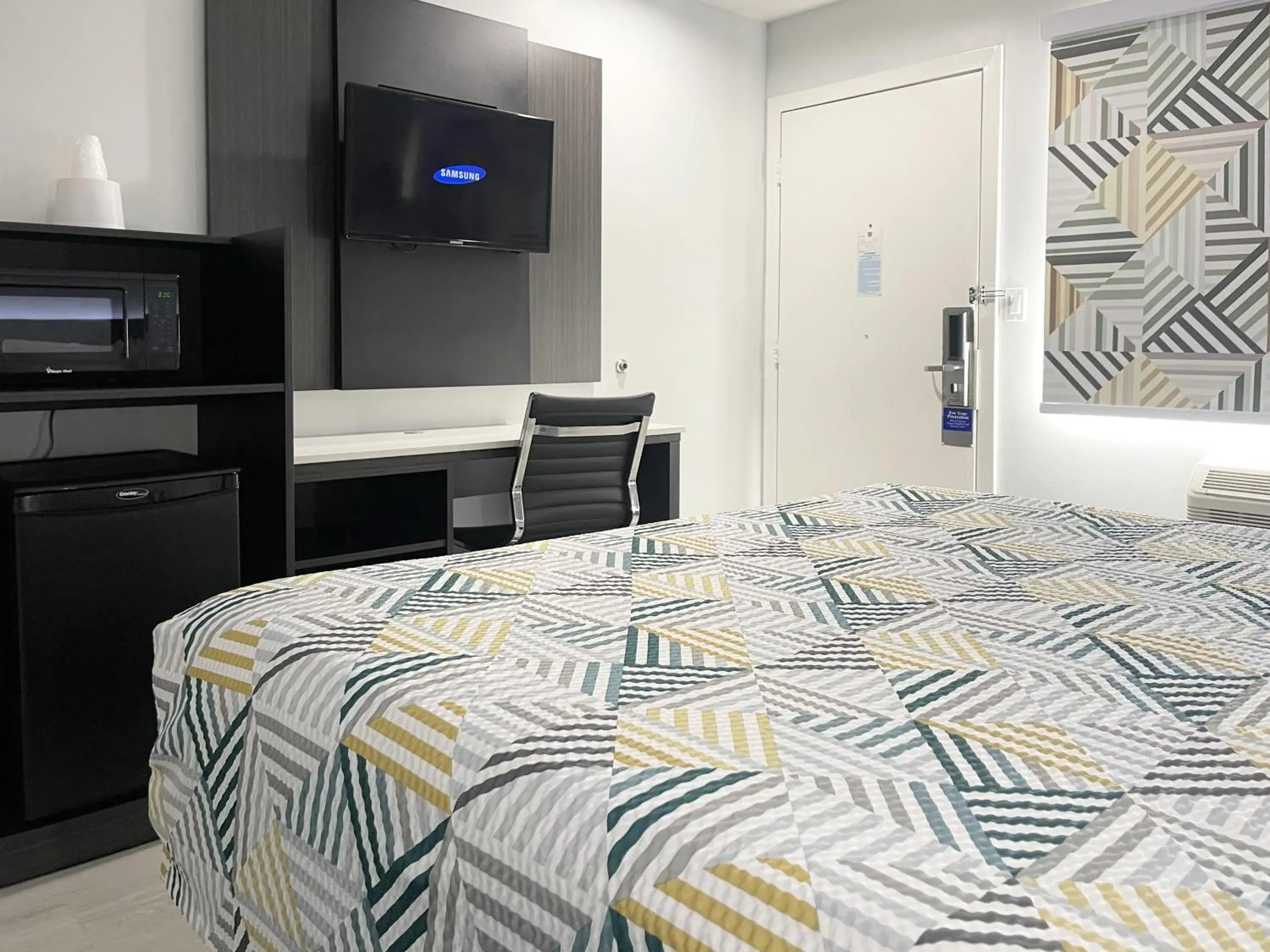 King Room in Motel 6-Morro Bay, CA King Room in Motel 6-Morro Bay, CA