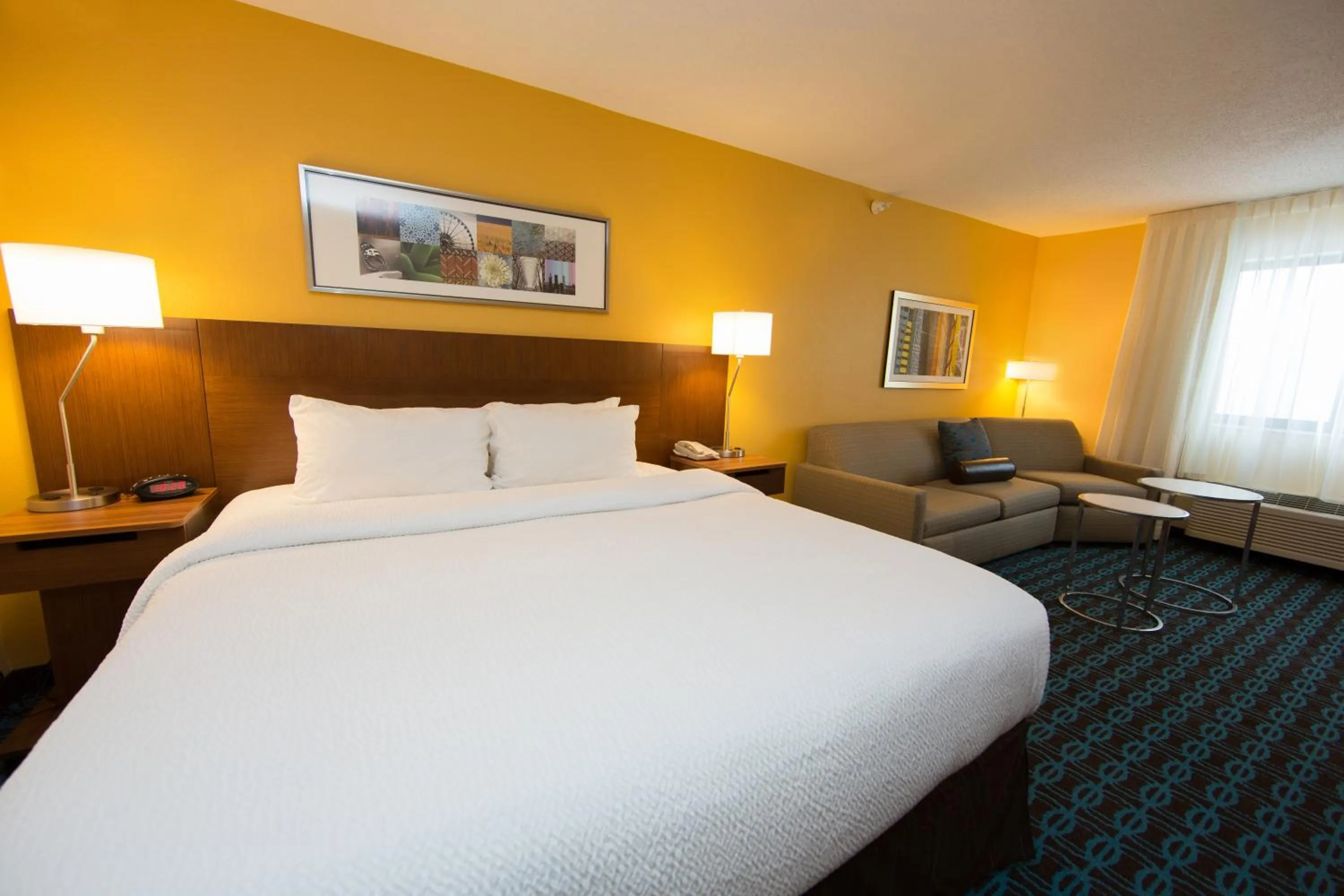 Bed in Fairfield Inn & Suites Burlington