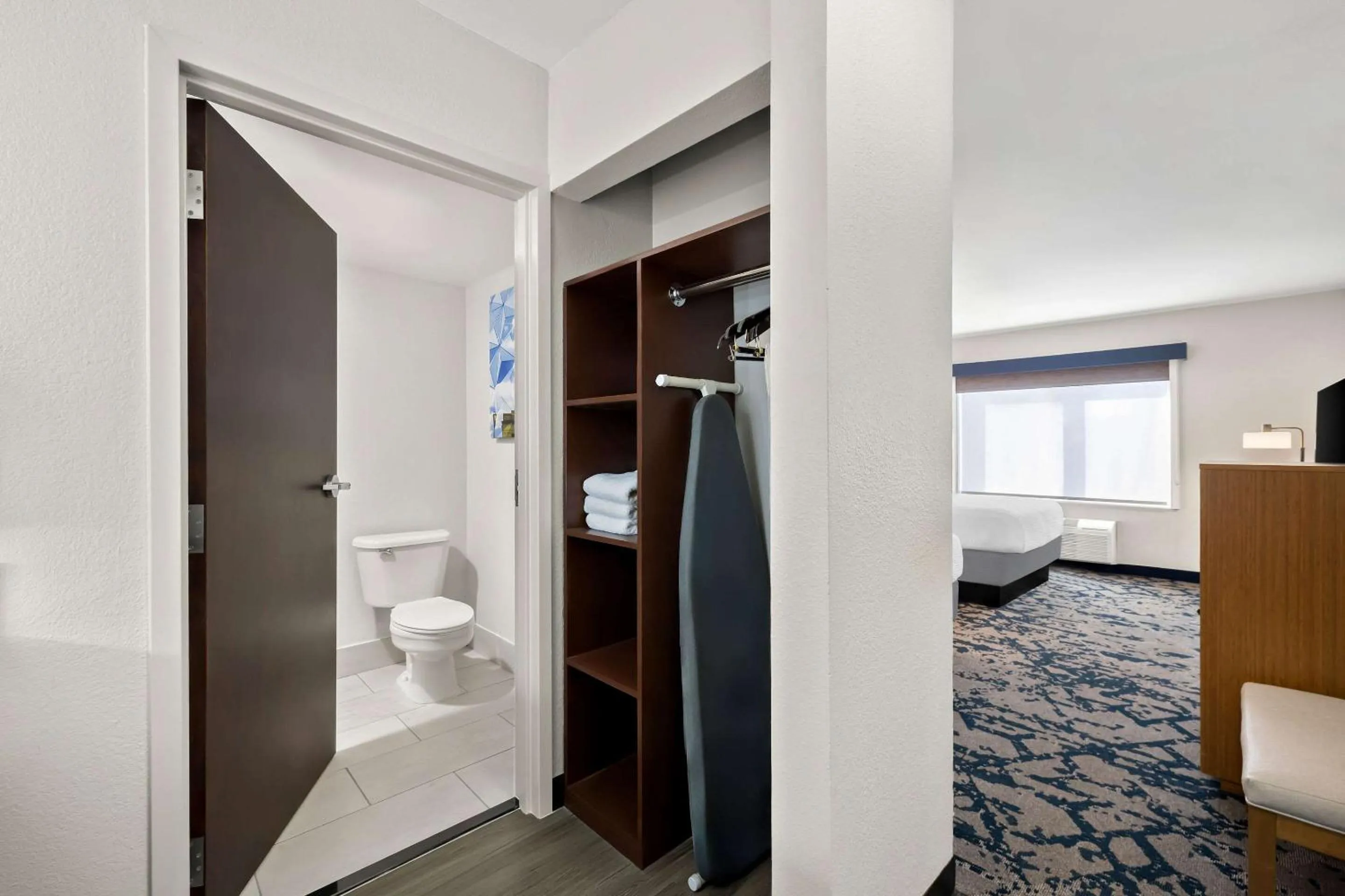 Bedroom in Country Inn & Suites by Radisson, LSU - Medical Corridor