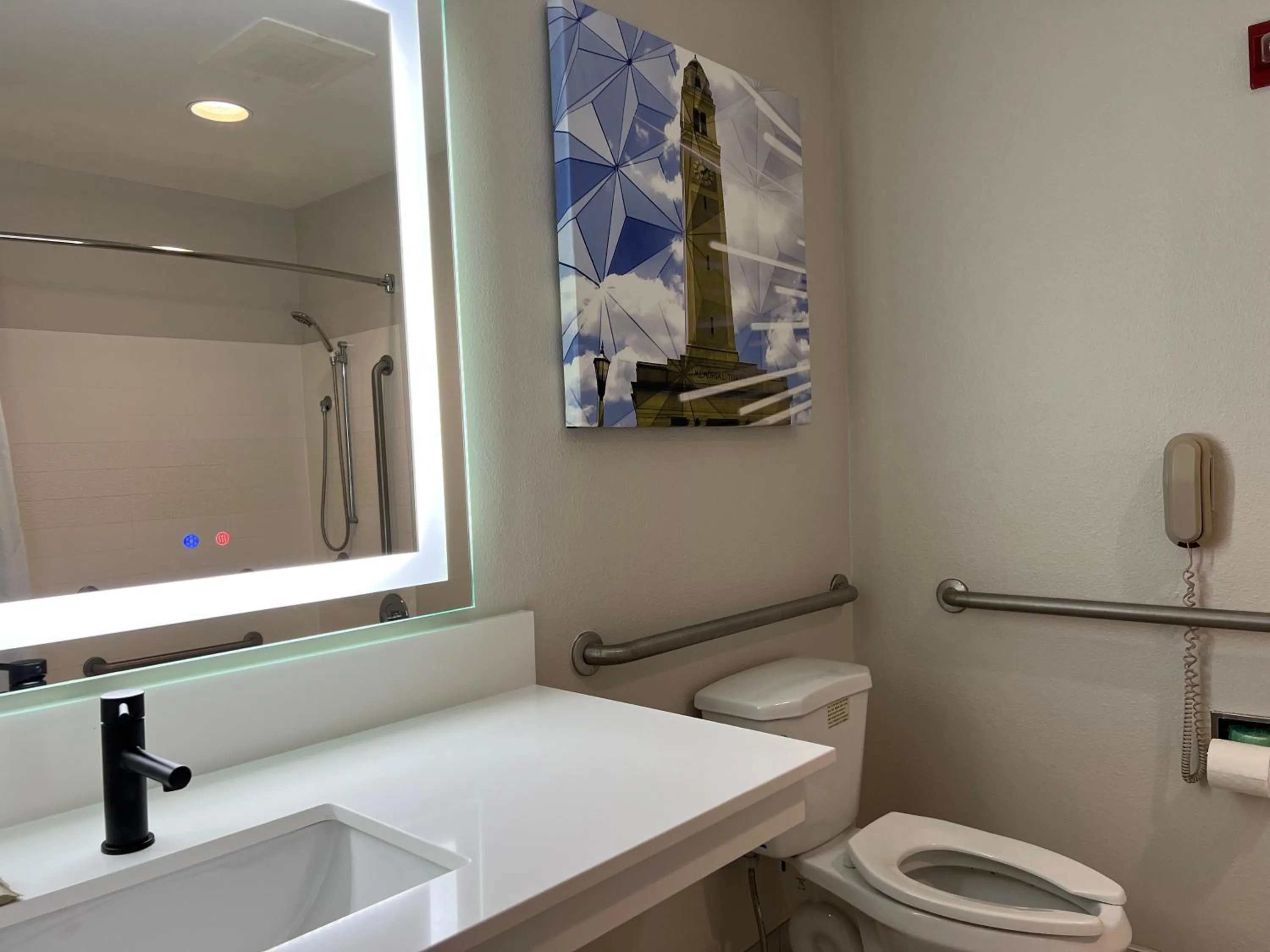 Bathroom in Country Inn & Suites by Radisson, LSU - Medical Corridor