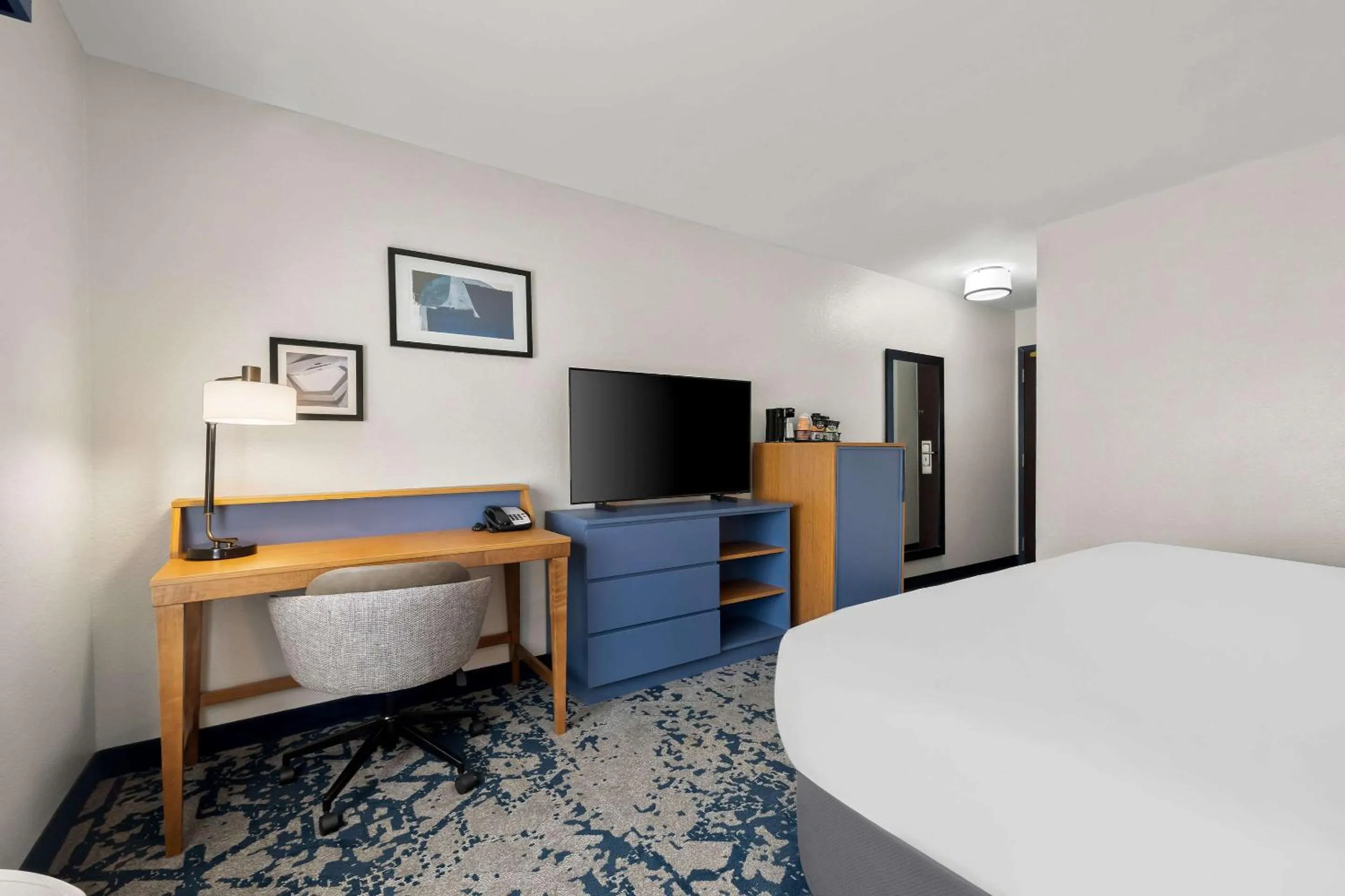 Bedroom, Bed in Country Inn & Suites by Radisson, LSU - Medical Corridor