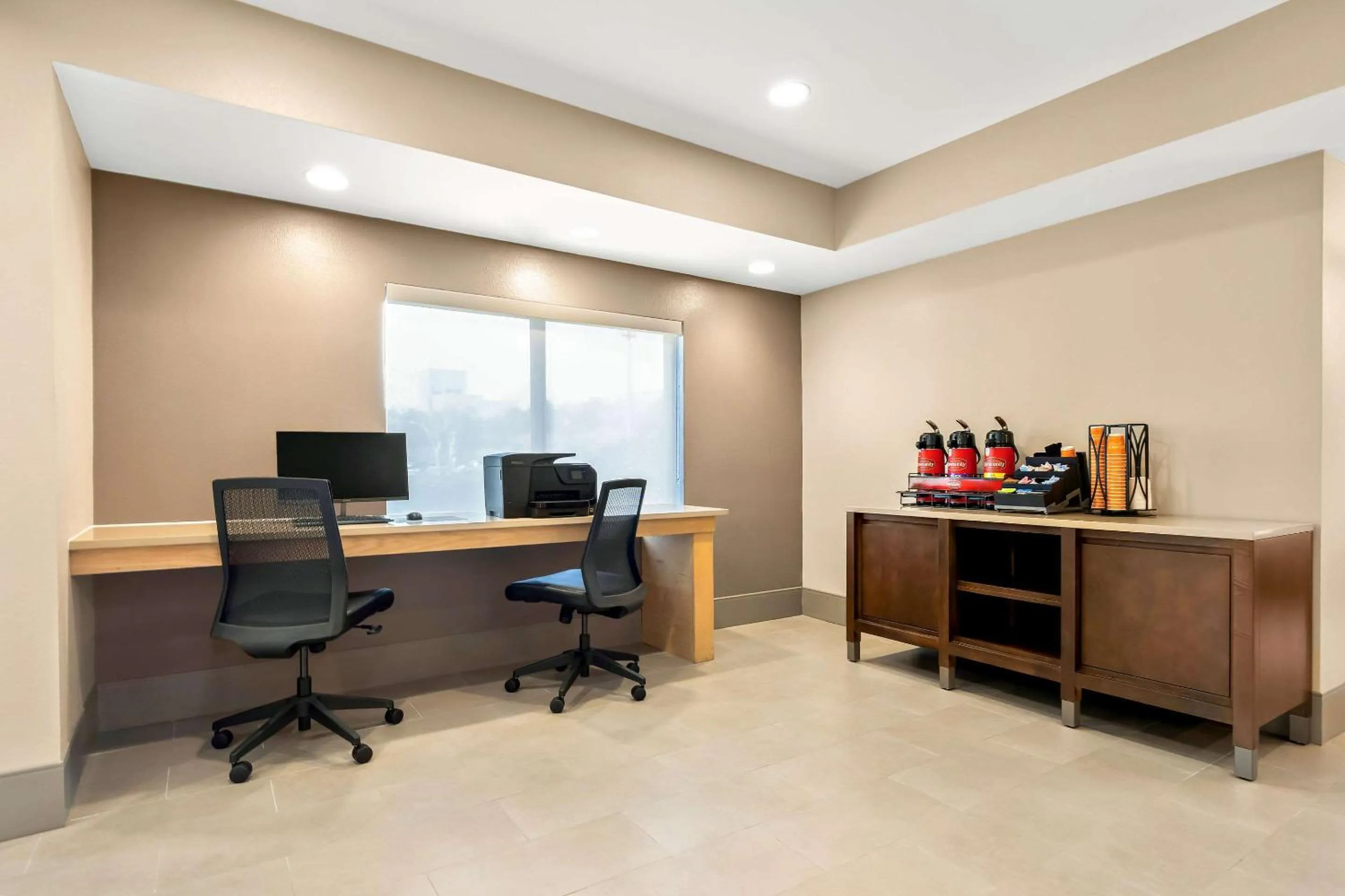 Business facilities in Country Inn & Suites by Radisson, LSU - Medical Corridor