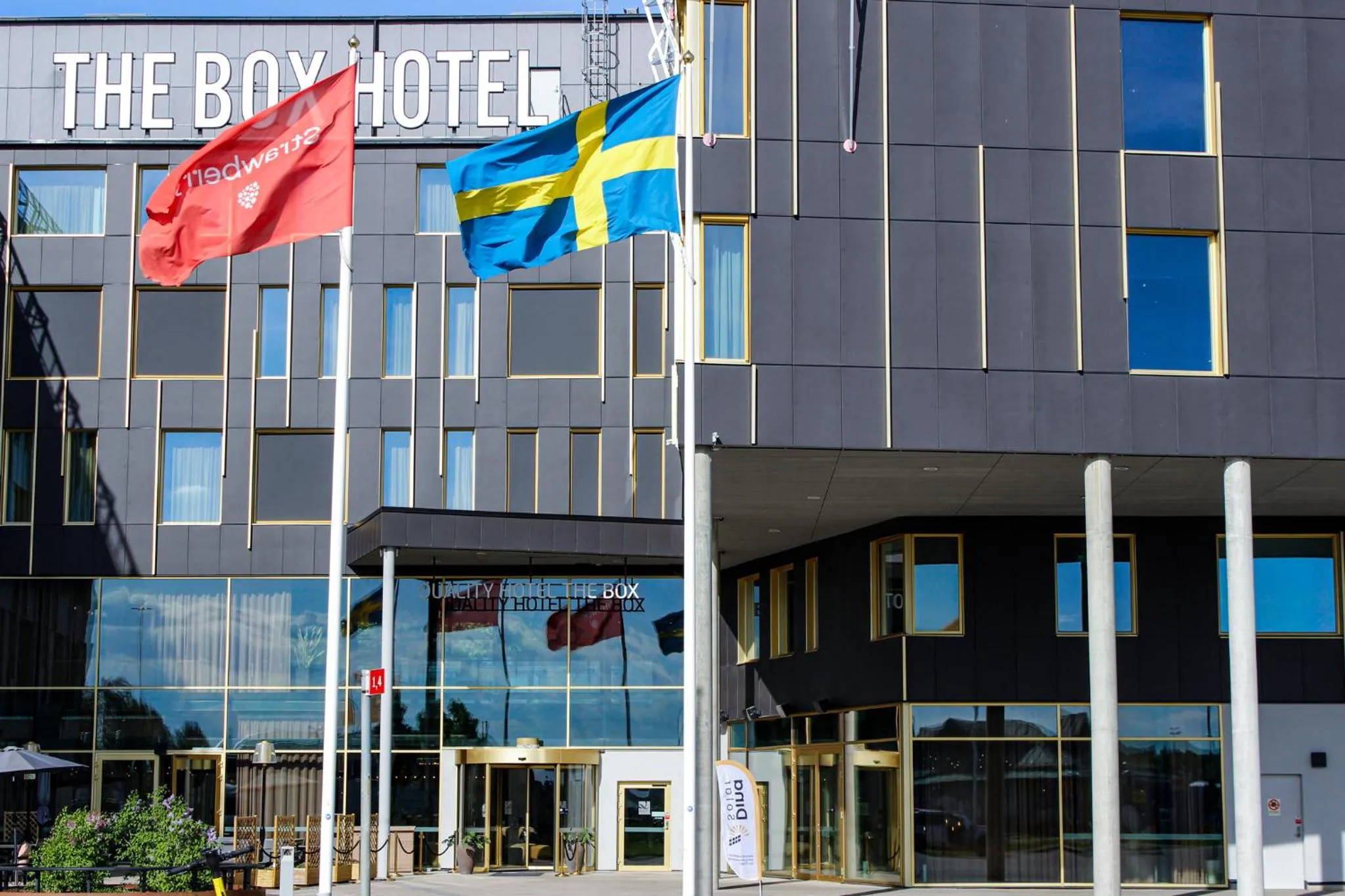 Property building in Quality Hotel The Box