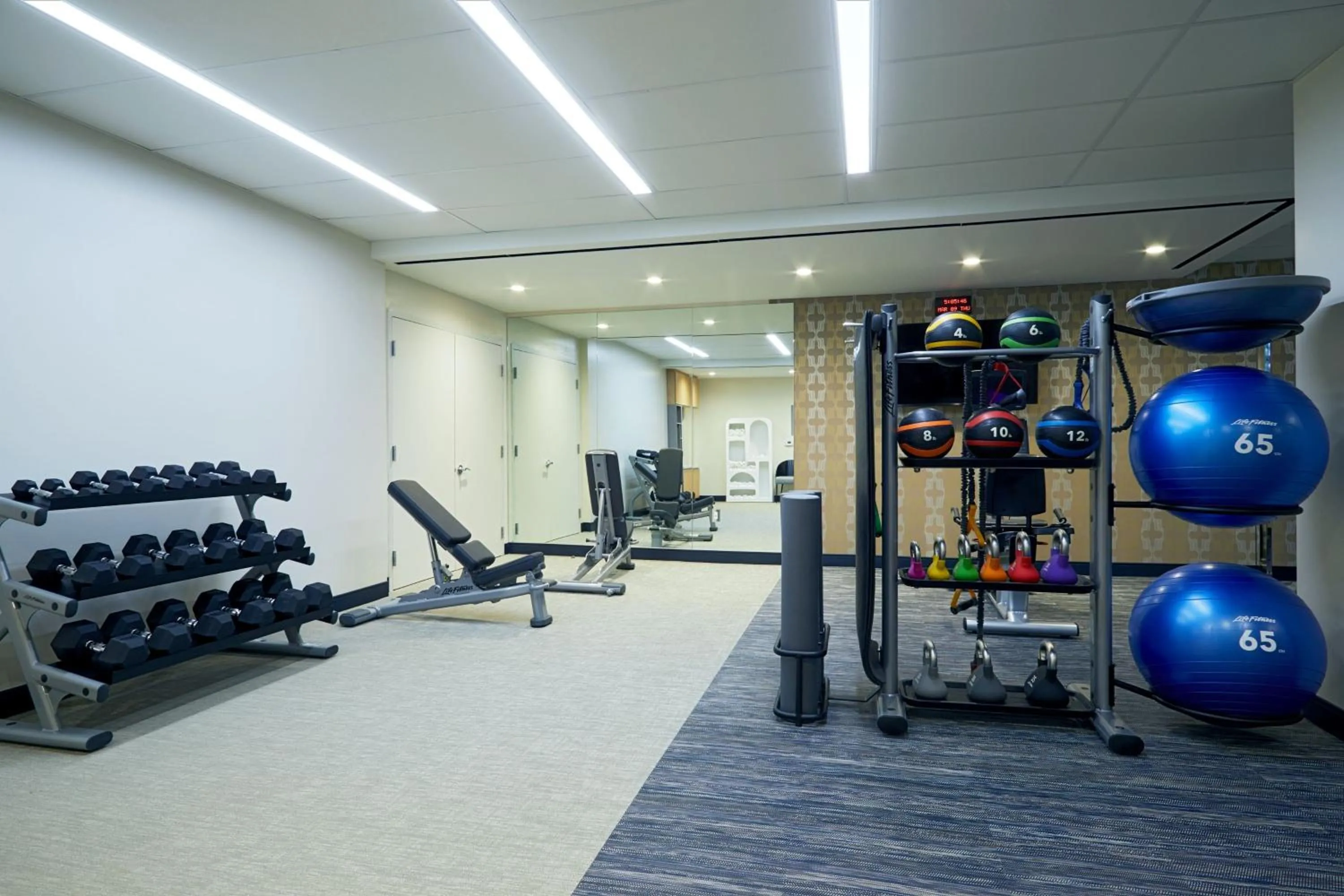 Fitness centre/facilities in Courtyard by Marriott Santa Barbara Downtown