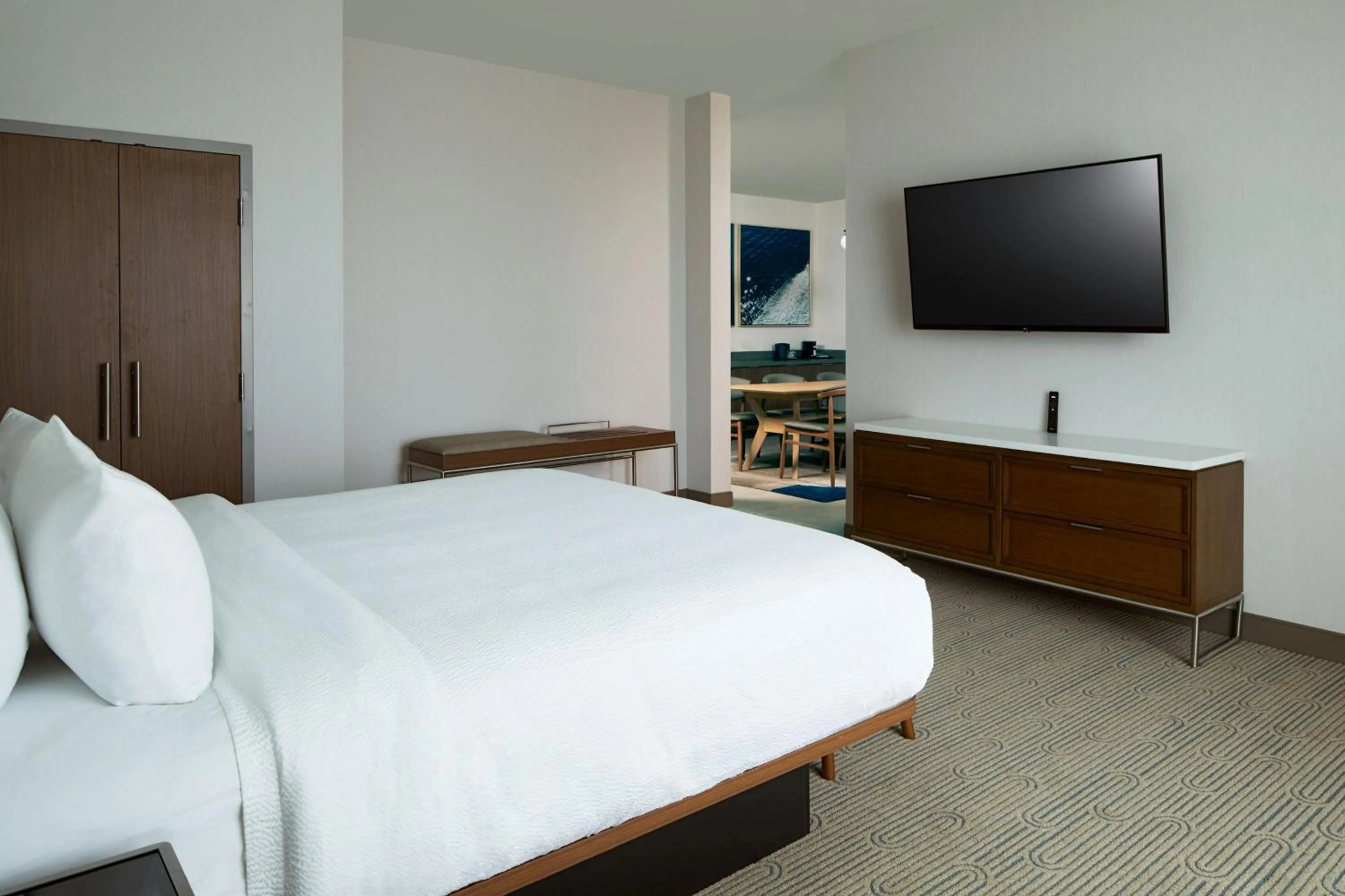 Lounge or bar, Bed in Courtyard by Marriott Santa Barbara Downtown