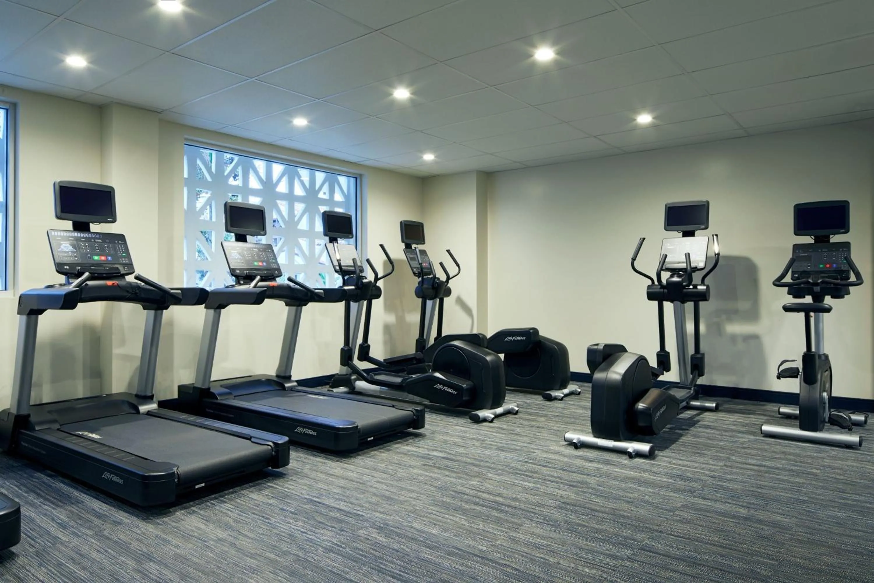 Lounge or bar in Courtyard by Marriott Santa Barbara Downtown