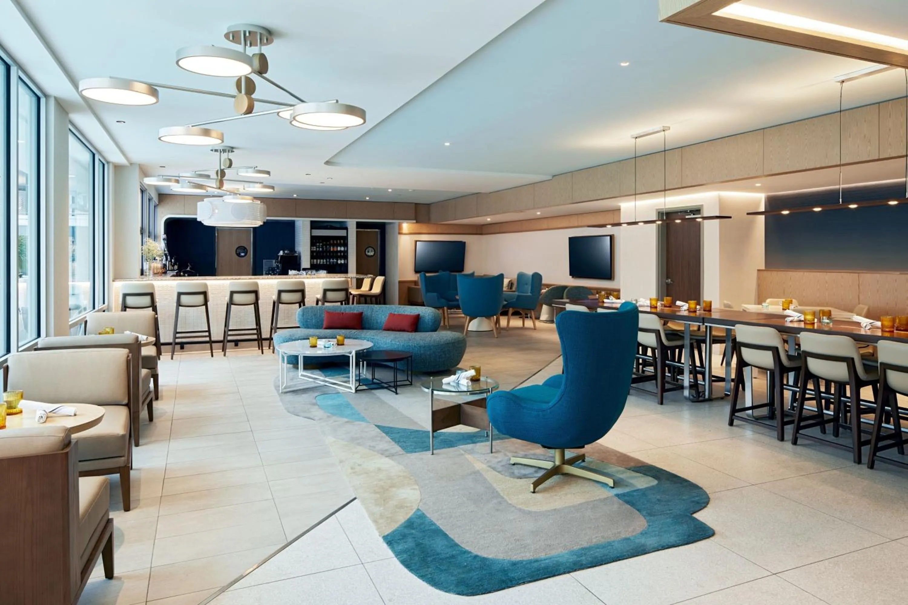 Lounge or bar in Courtyard by Marriott Santa Barbara Downtown