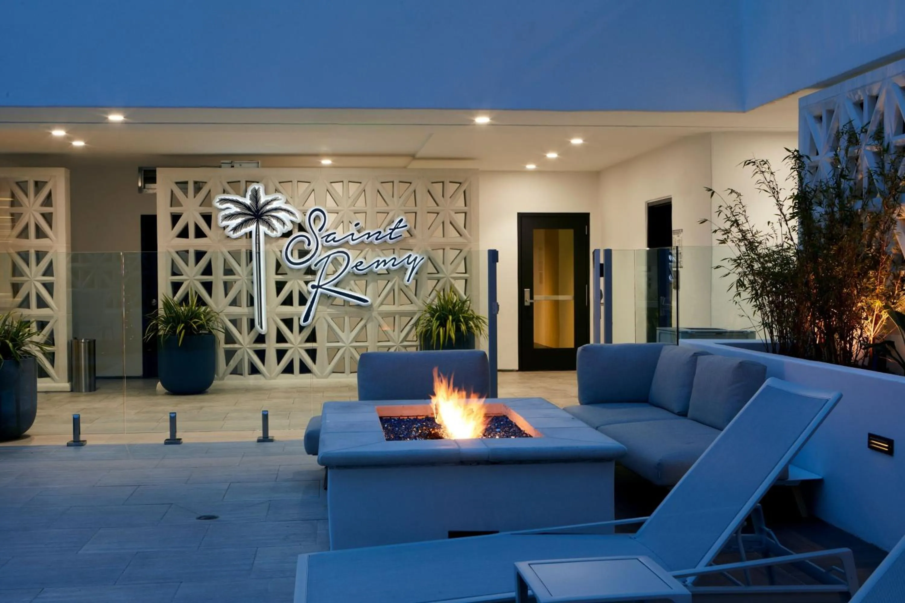 Lounge or bar in Courtyard by Marriott Santa Barbara Downtown