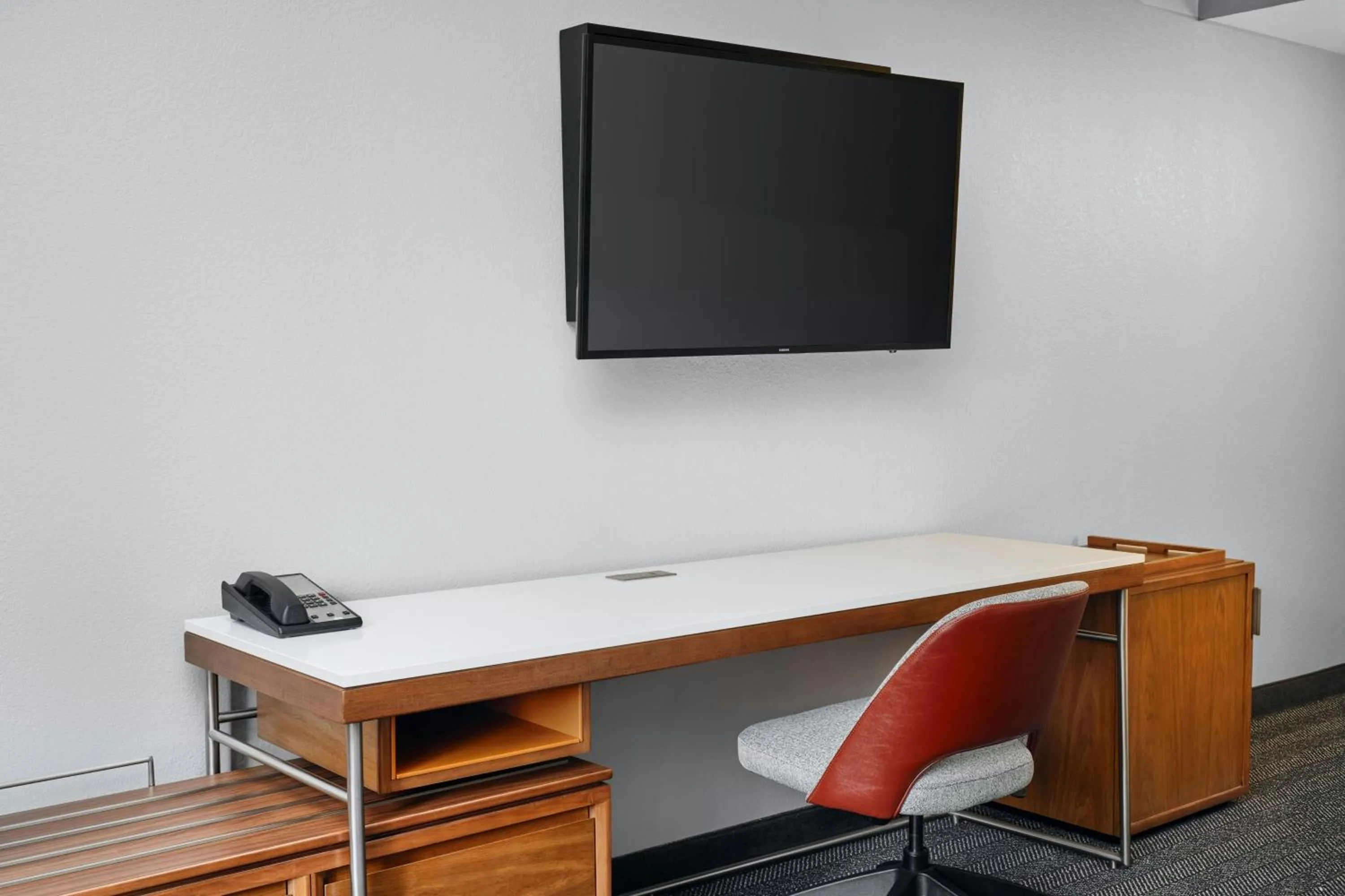 Photo of the whole room in Courtyard Baton Rouge South