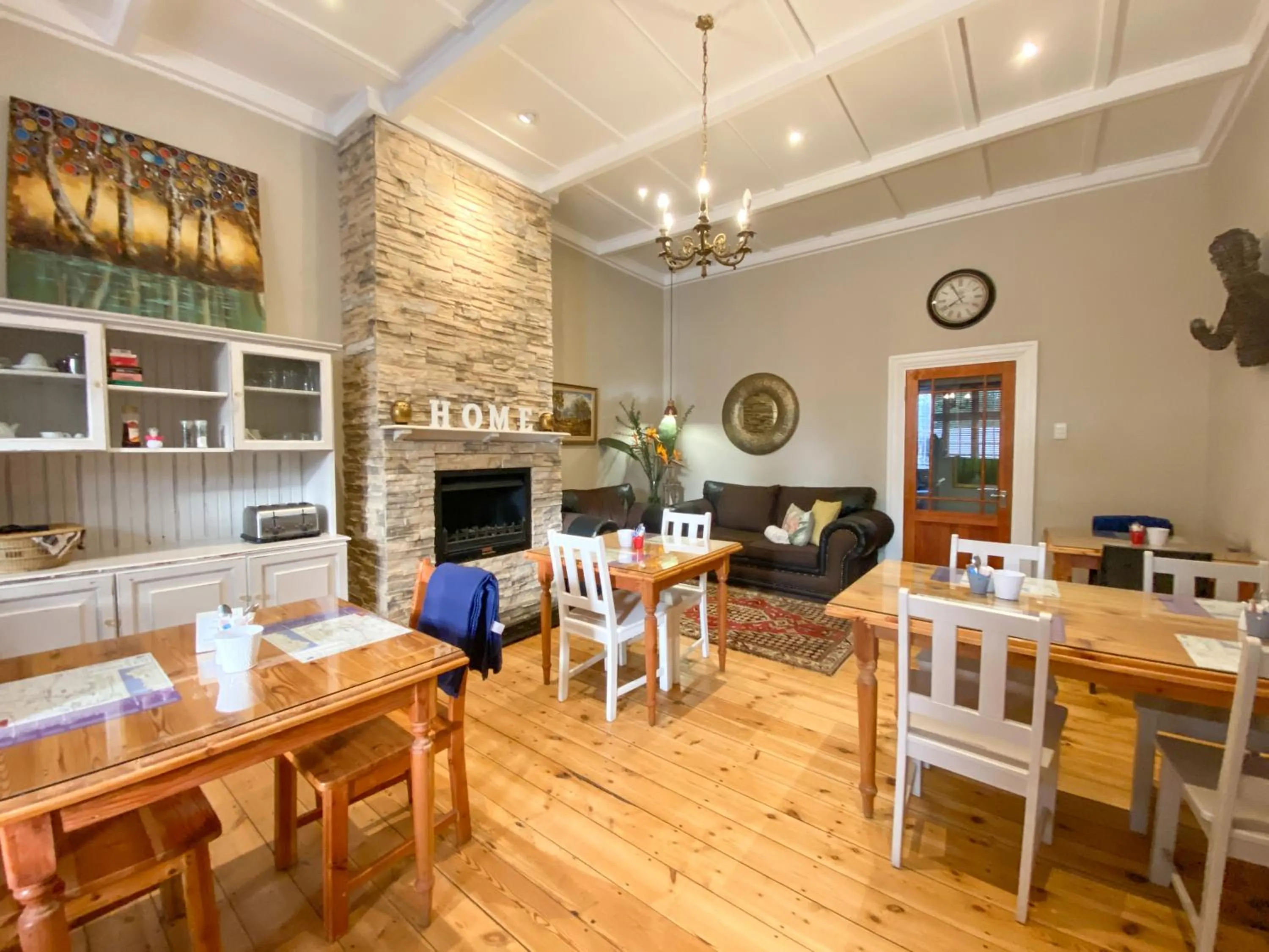 Dining area in De Akker Guest House Oudtshoorn