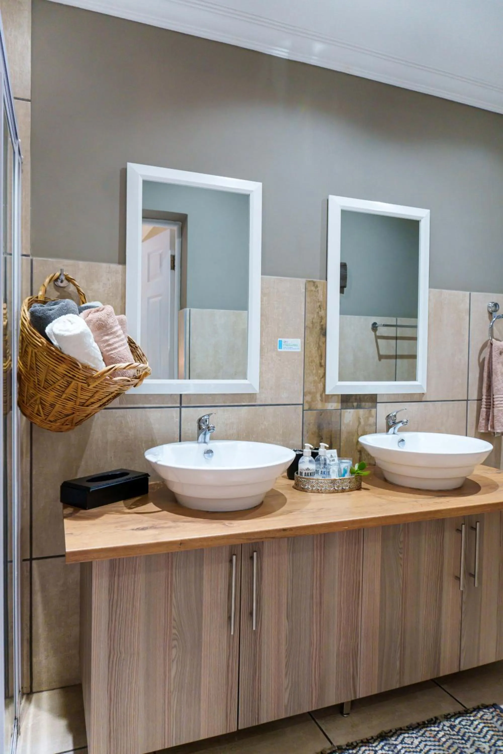 Bathroom in De Akker Guest House Oudtshoorn