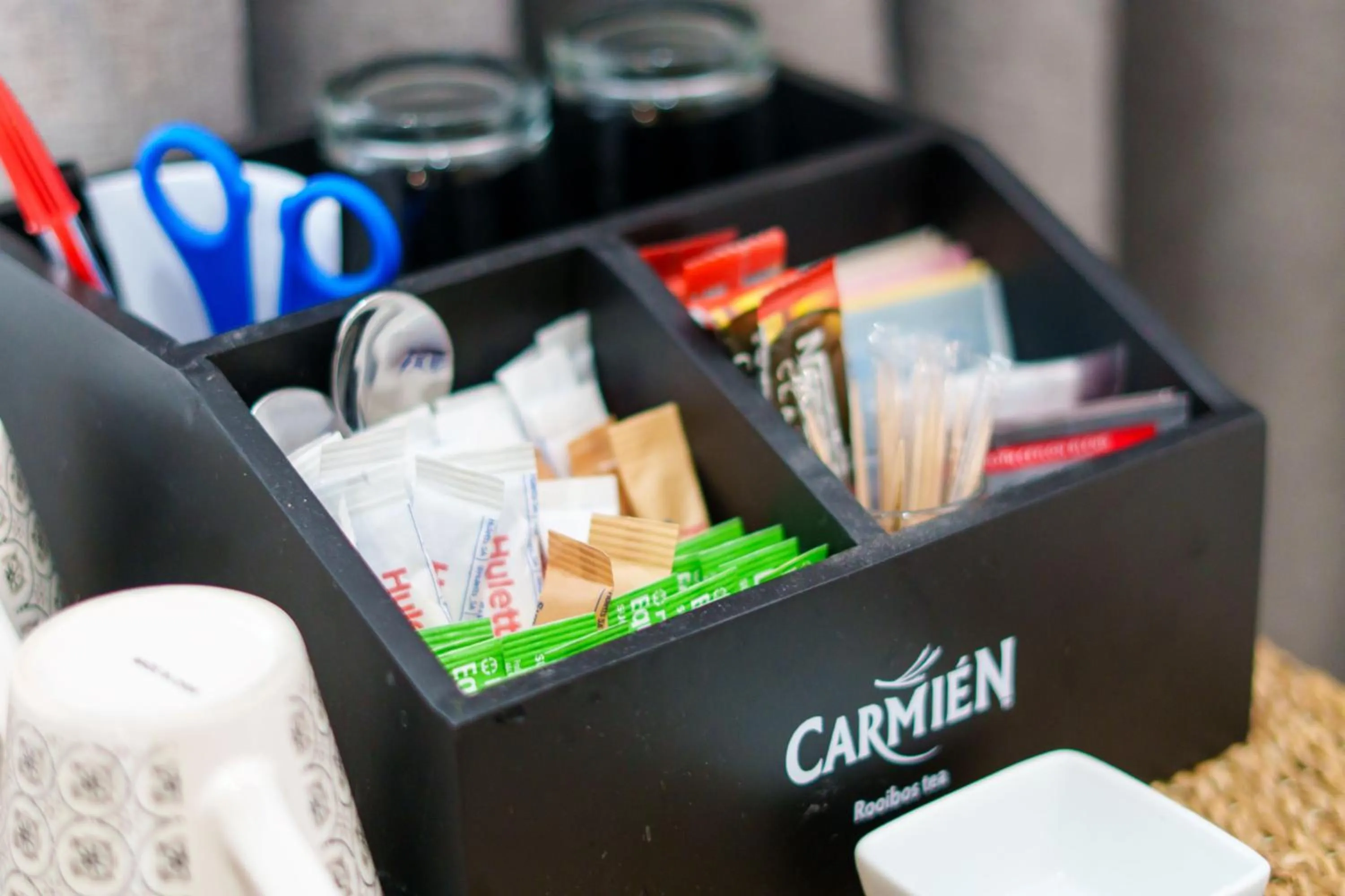 Coffee/tea facilities in De Akker Guest House Oudtshoorn